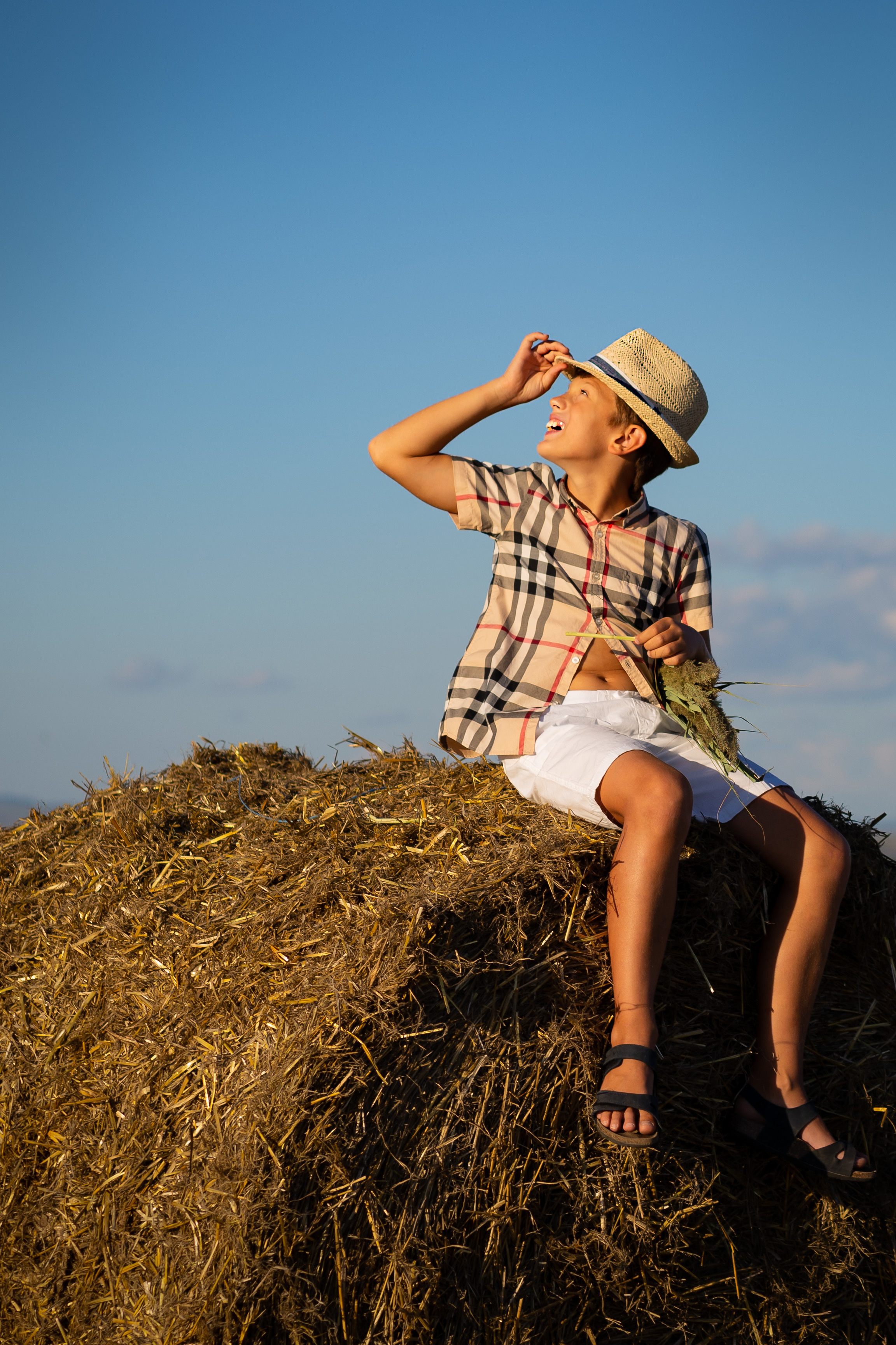 Детски тематични фотосесии. Фотограф Бургас. Фотосесии в студио и на открито, портрети, заснемане