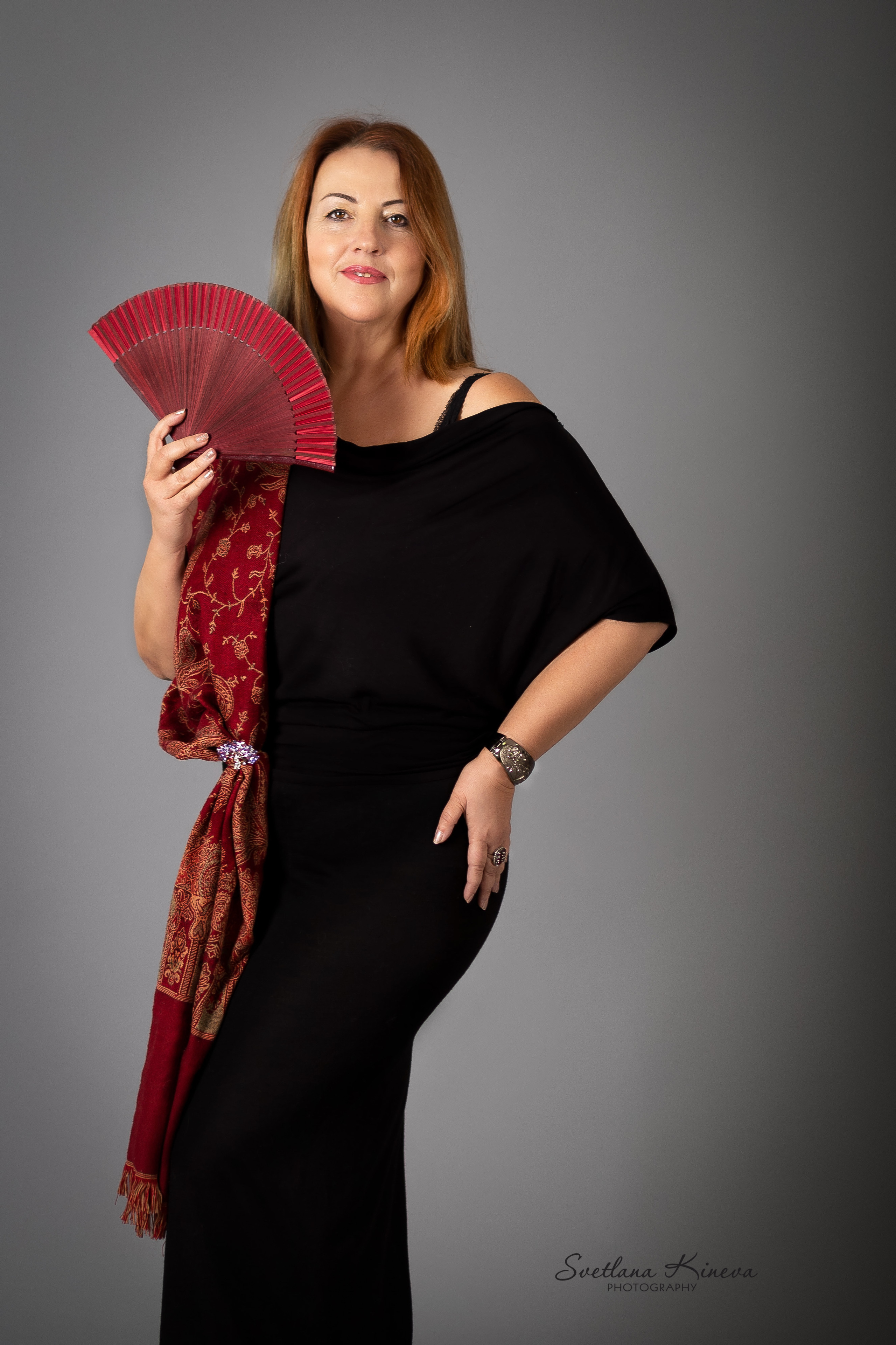 Снимки в студио, предметна  и продуктова фотография. Фотограф Бургас. Фотосесии в студио и на открито, портрети, заснемане