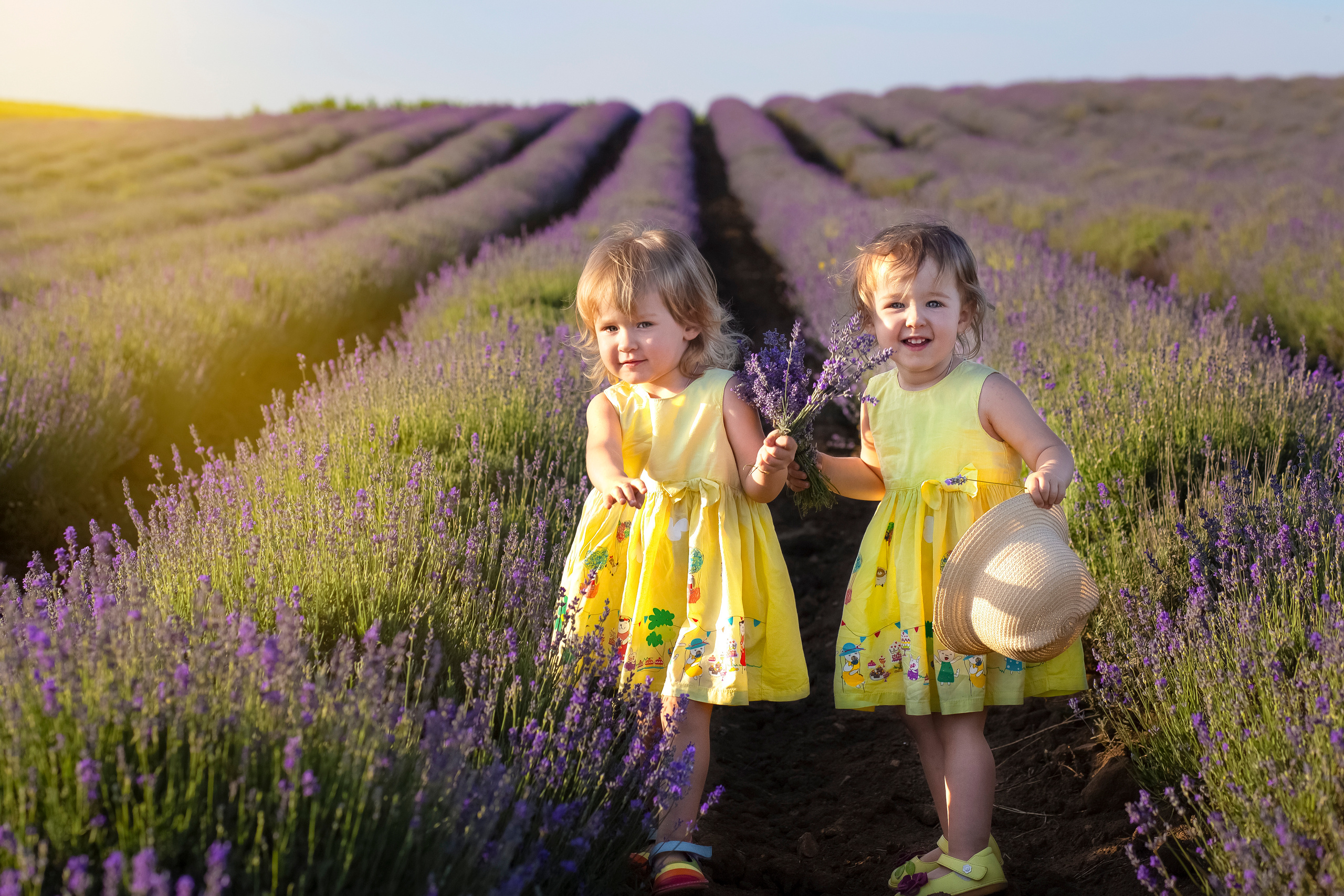 Детски тематични фотосесии. Фотограф Бургас. Фотосесии в студио и на открито, портрети, заснемане