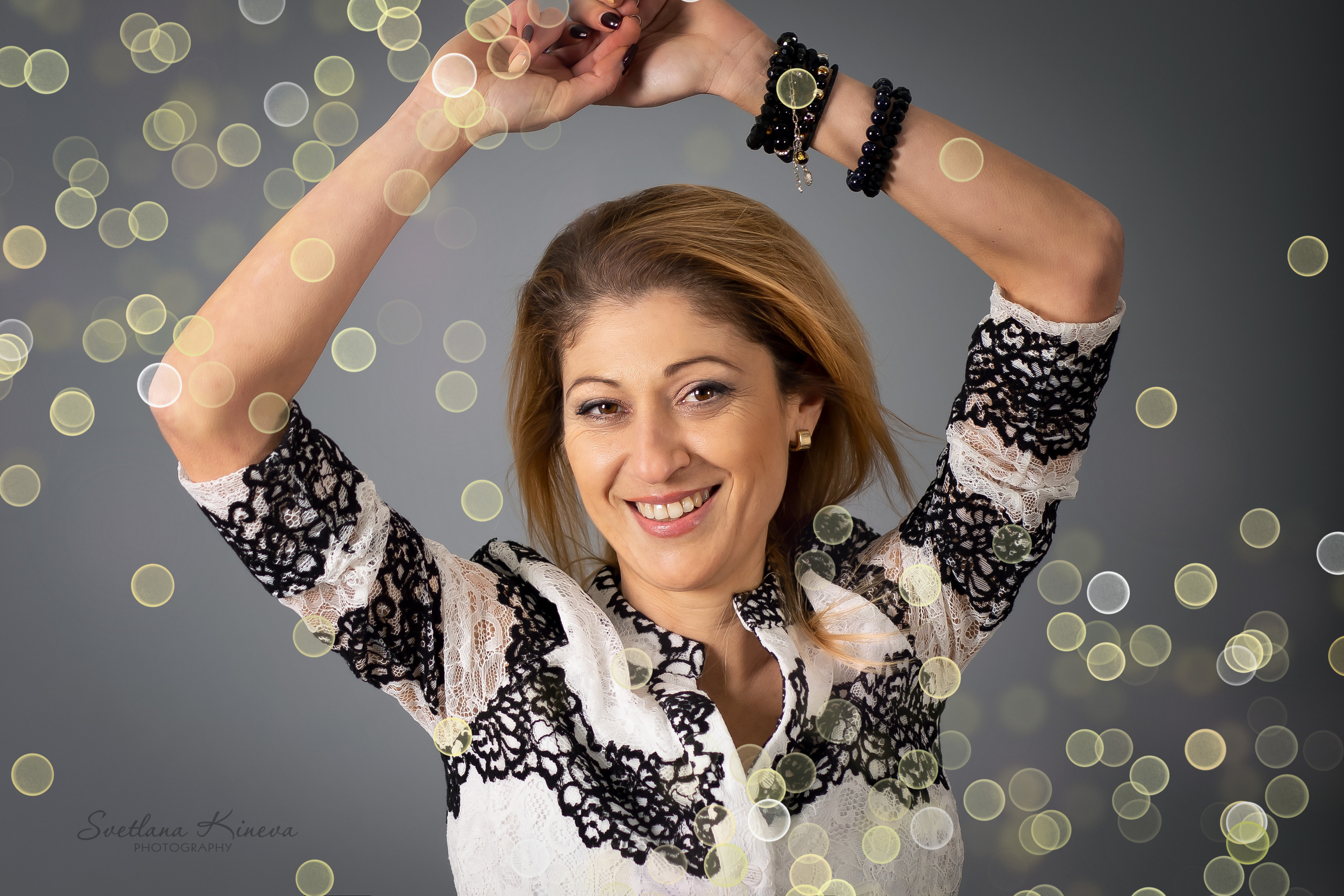 Снимки в студио, предметна  и продуктова фотография. Фотограф Бургас. Фотосесии в студио и на открито, портрети, заснемане