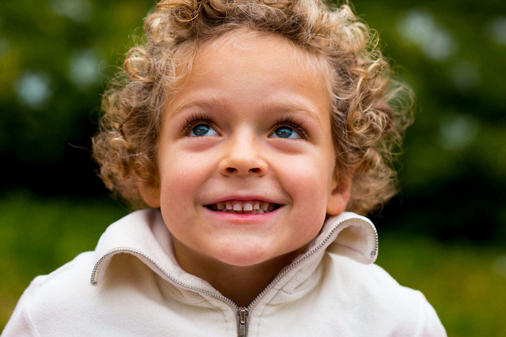 Детски тематични фотосесии. Фотограф Бургас. Фотосесии в студио и на открито, портрети, заснемане