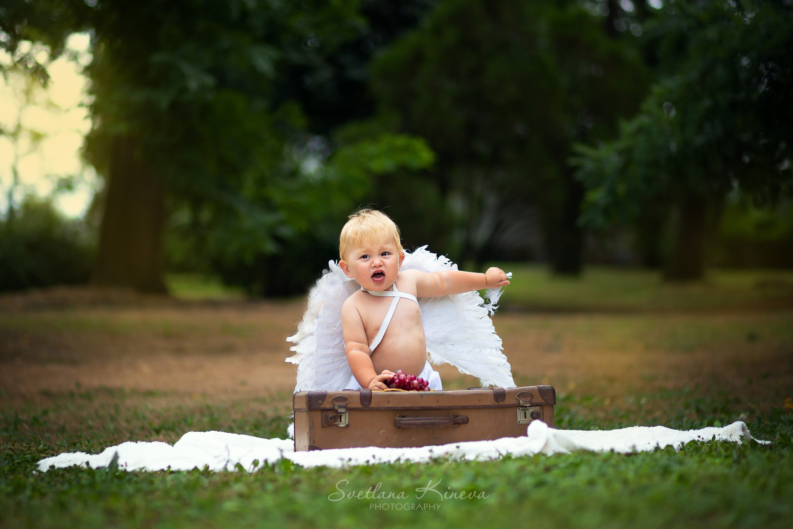 Детски тематични фотосесии. Фотограф Бургас. Фотосесии в студио и на открито, портрети, заснемане