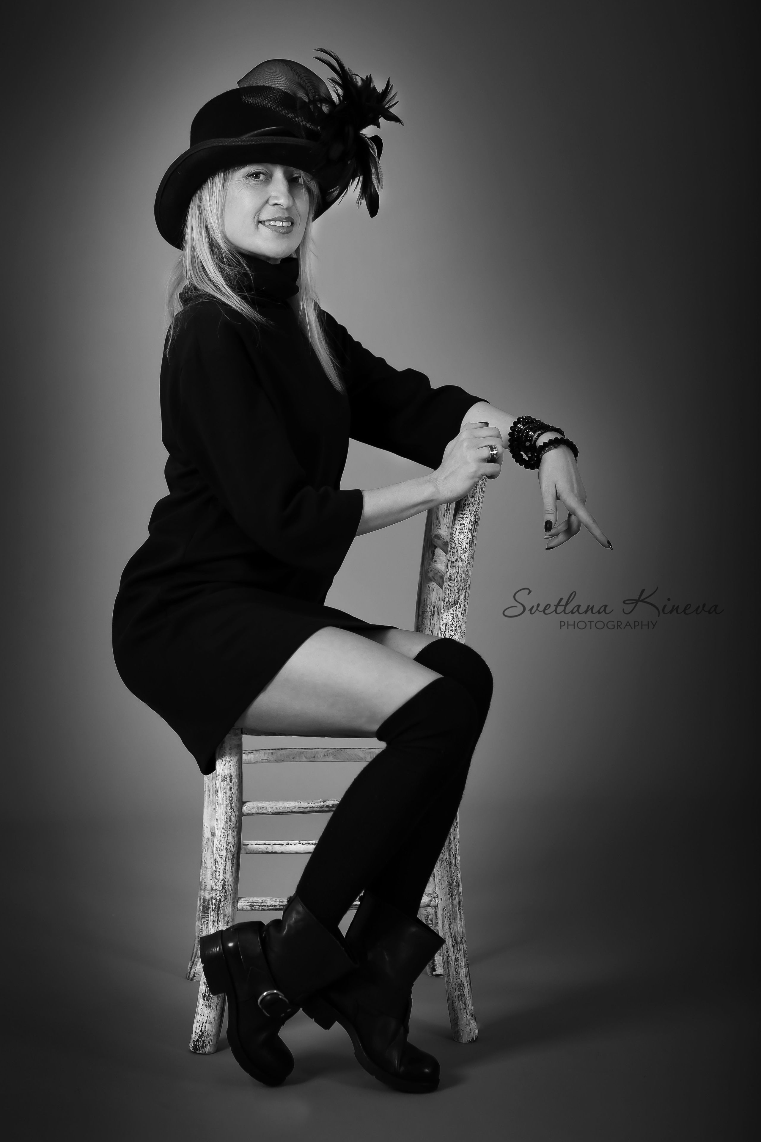 Снимки в студио, предметна  и продуктова фотография. Фотограф Бургас. Фотосесии в студио и на открито, портрети, заснемане