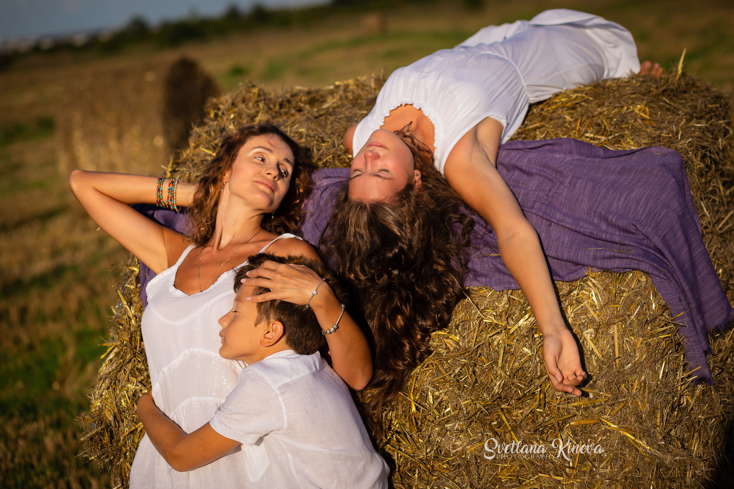 Фотосесия в лавандула,. Фотограф Бургас. Фотосесии в студио и на открито, портрети, заснемане