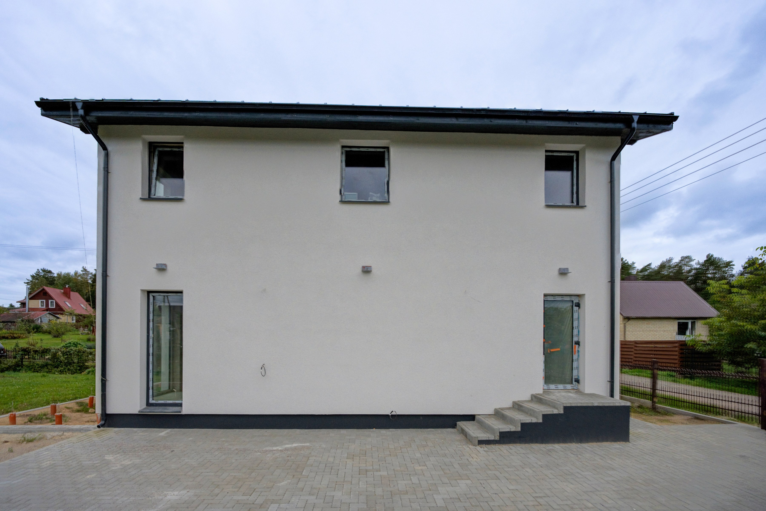 Pagubės sodų 11-oji 16, Vilnius. Namas su nepilna apdaila. Elina Sapiega fotografė Vilniuje