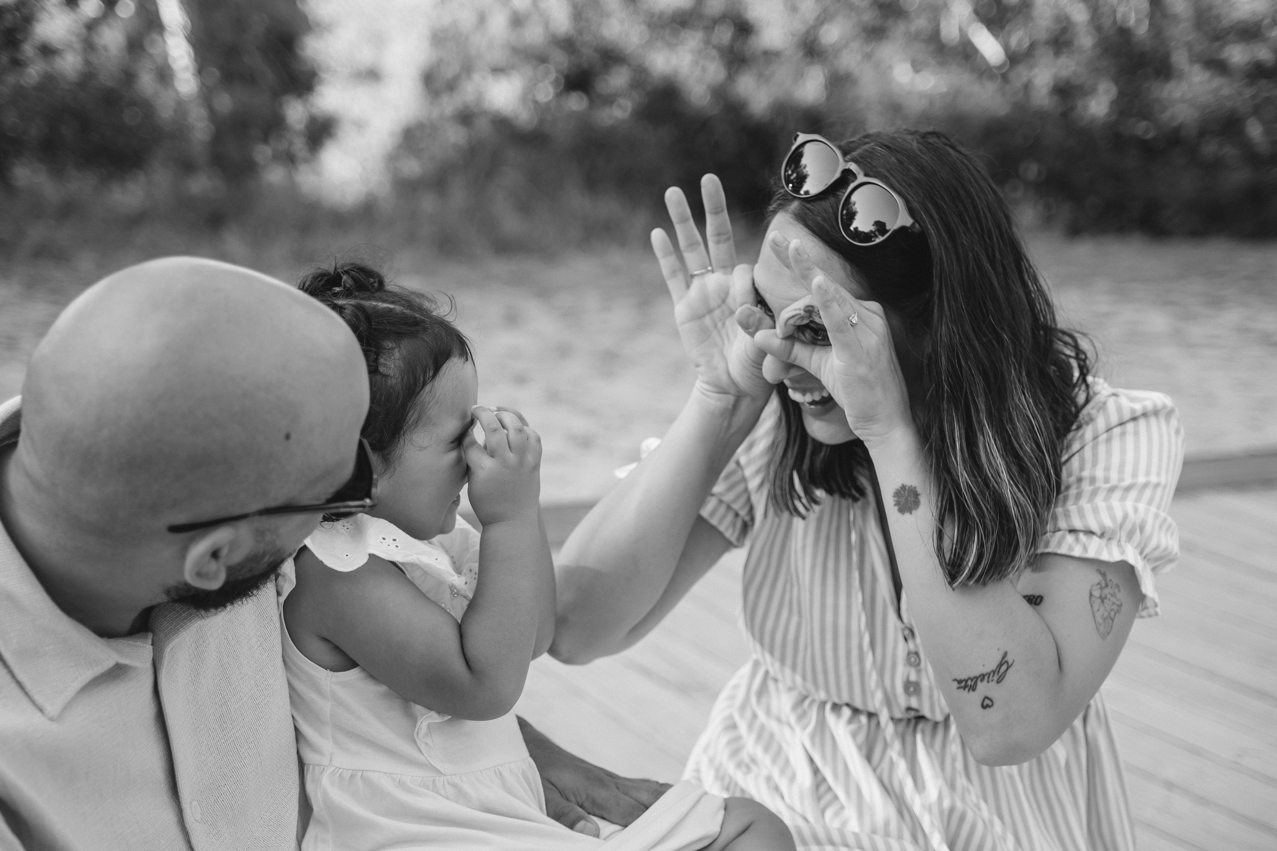 Rebeca, Roman y Laia. Fotógrafa de bodas y familias en España, Valencia: Nadia ProFoto