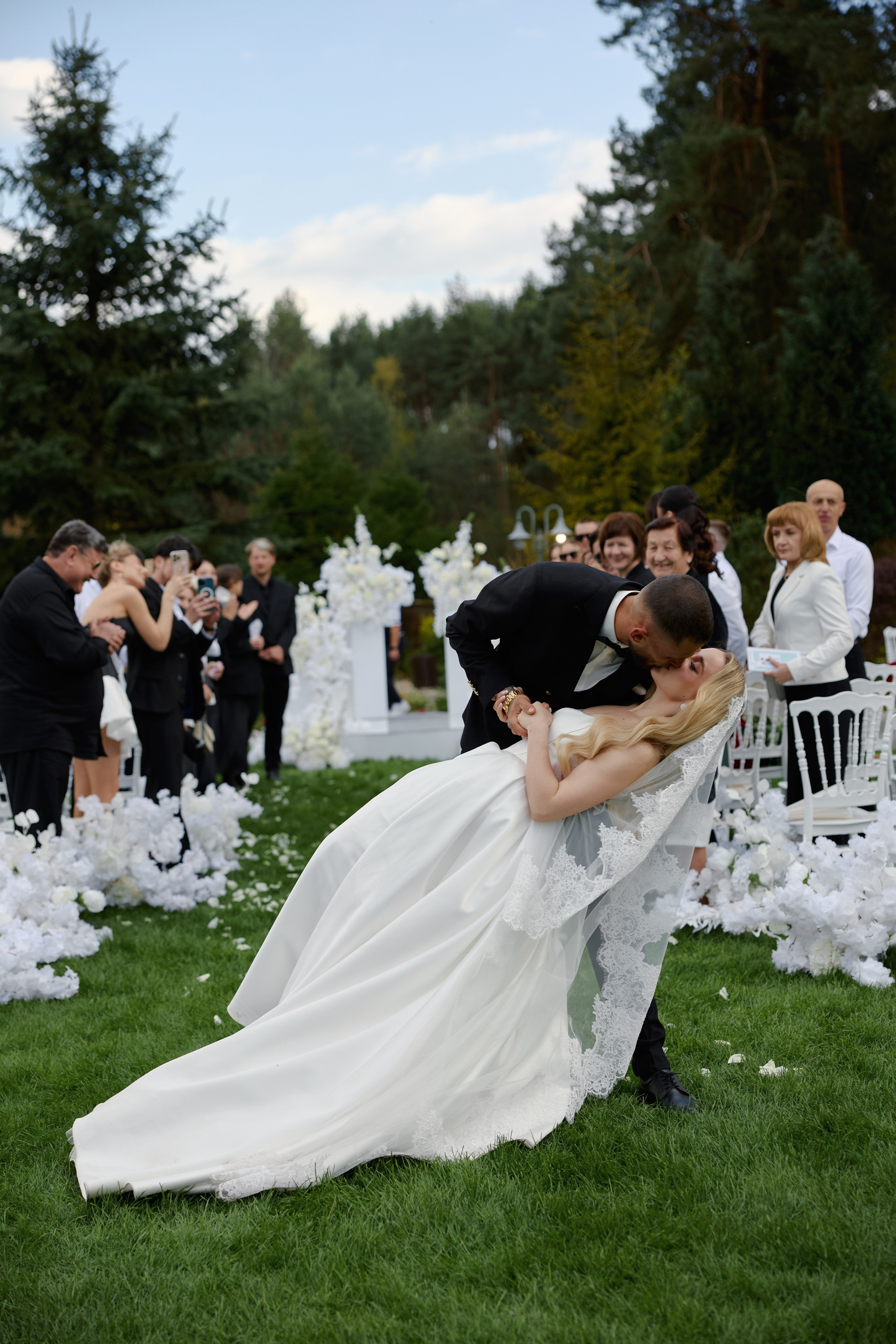 Natalia & Roman. Dworek przy lesie. Fotograf ślubny i rodzinny w Krakowie Yana Klymova