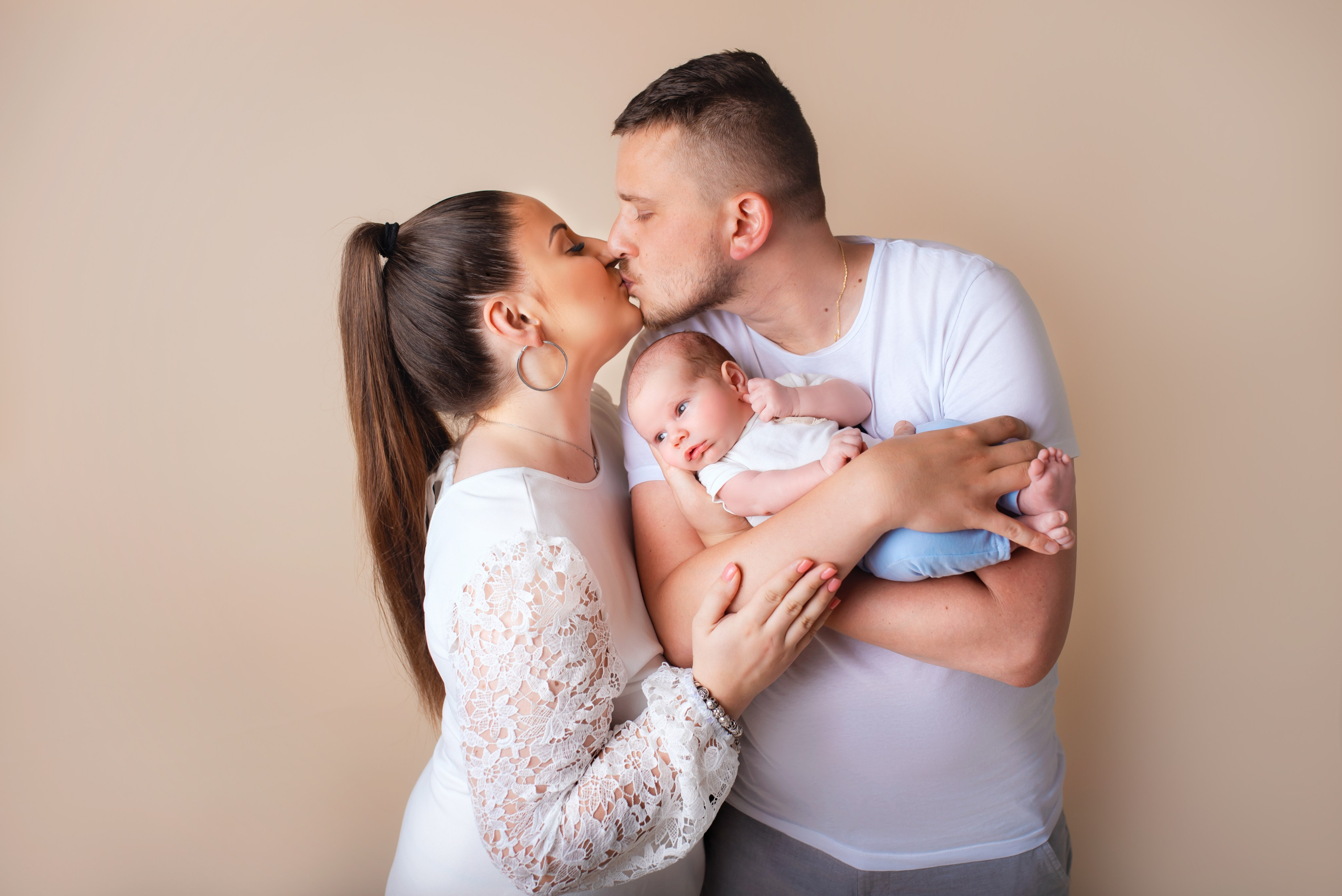 Family photoshoot. Newborn photographer and Photography Educator in Prague Yana Stelmakh