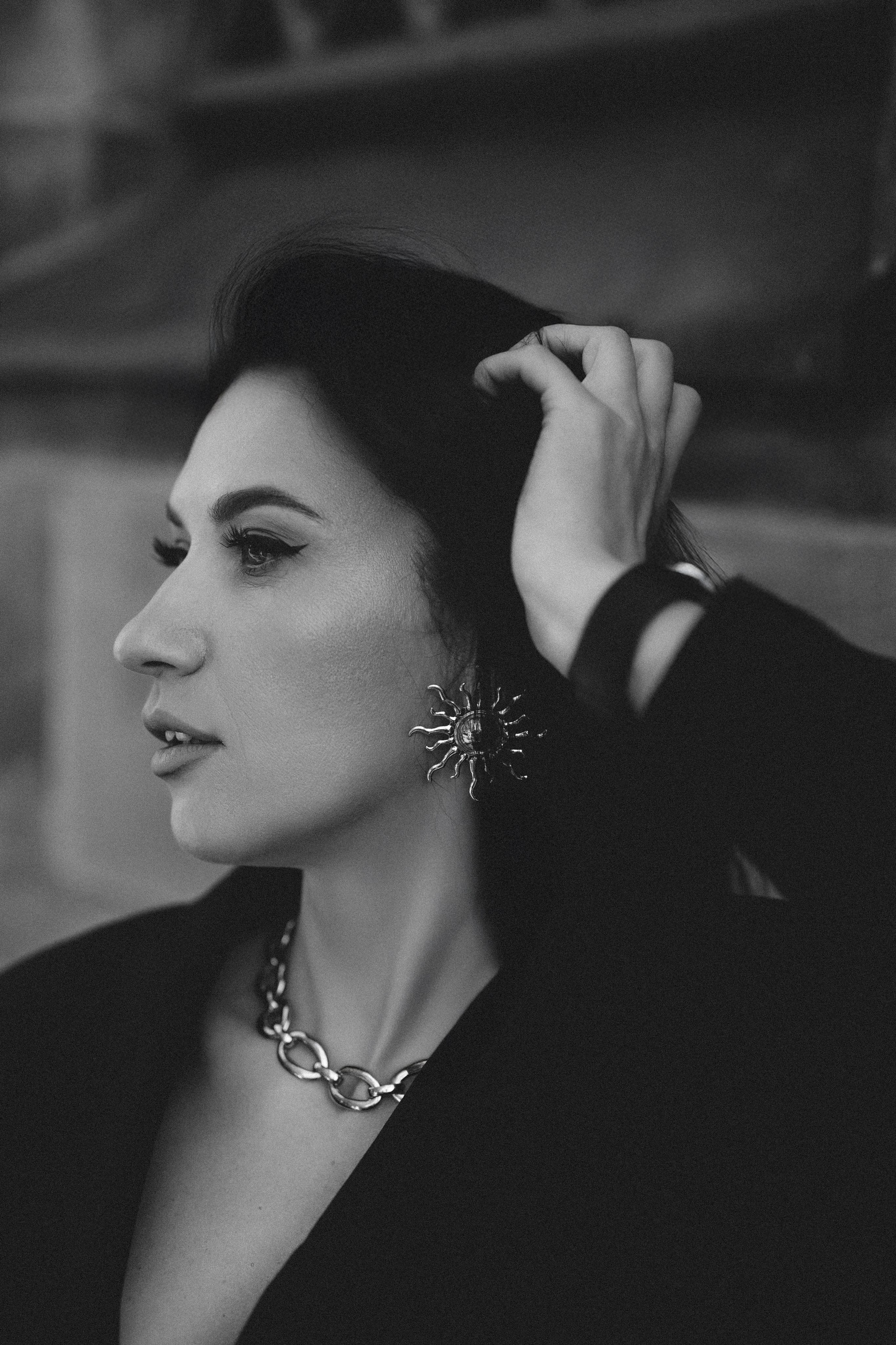 Black&White City Portrait. Elegant Woman in a black Suit. Kristina Kozheltsova- Soulful Portrait&Lifestyle&Love Story Photographer in Leipzig, Germany