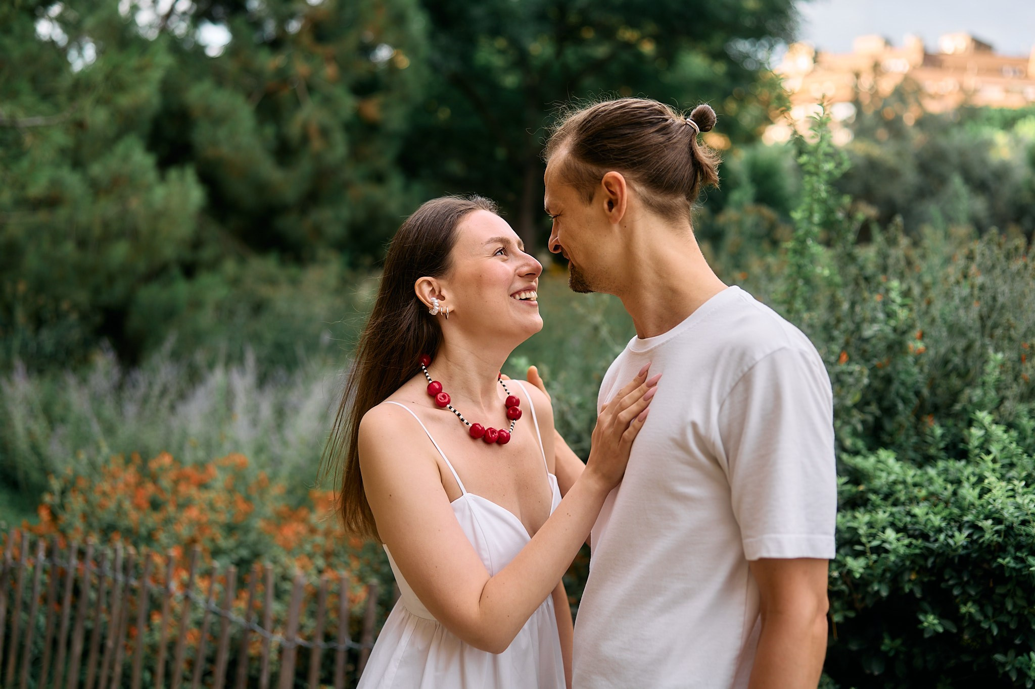 Description of the Sagrada Familia location for a love-story or individual photo shoot in Barcelona, examples of photos. POSTCARD.BCN Photographer Kate in Barcelona. Love-story, family or individual photo shoots