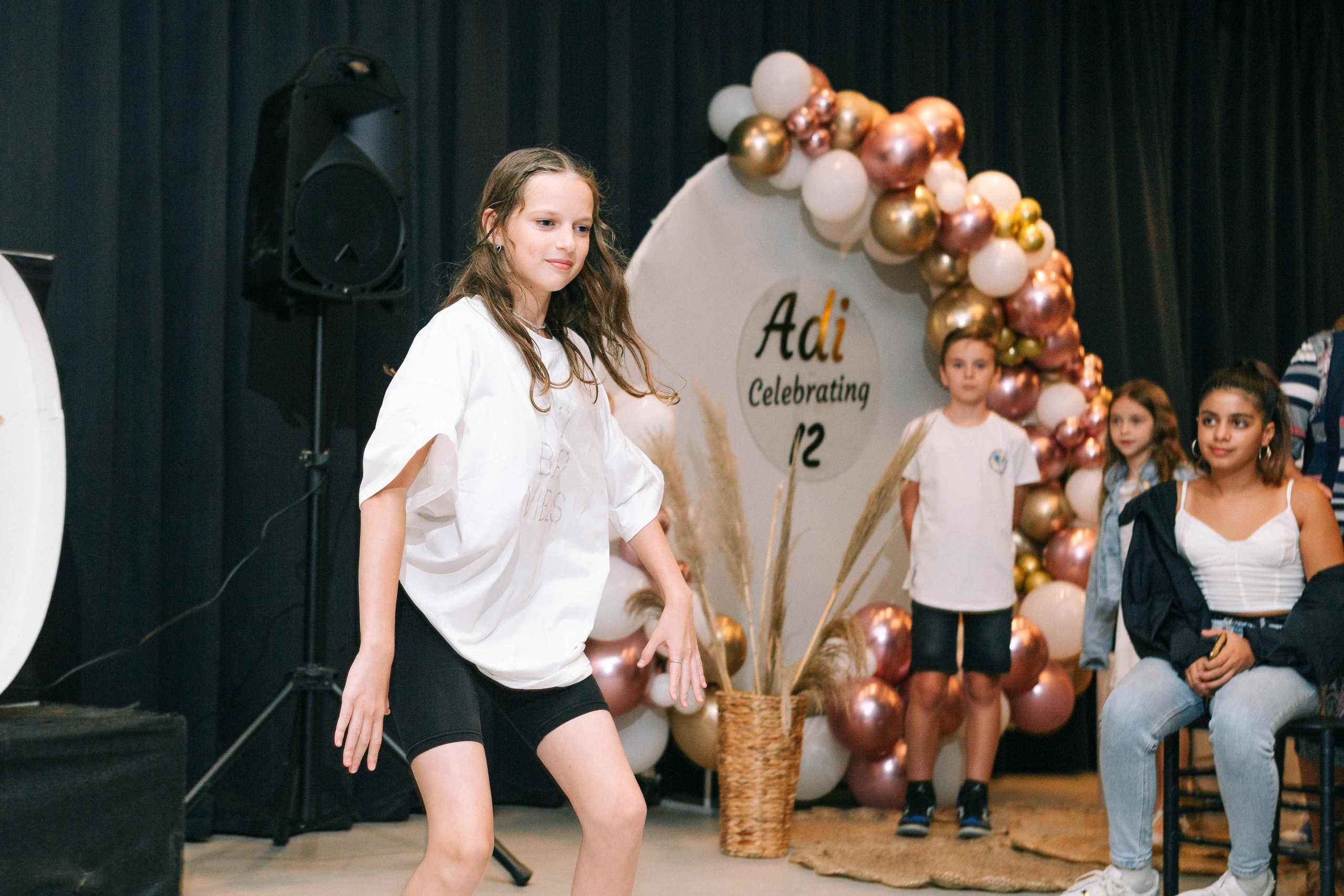 PARTY WITH FRIENDS. Https://shi-photo.com/