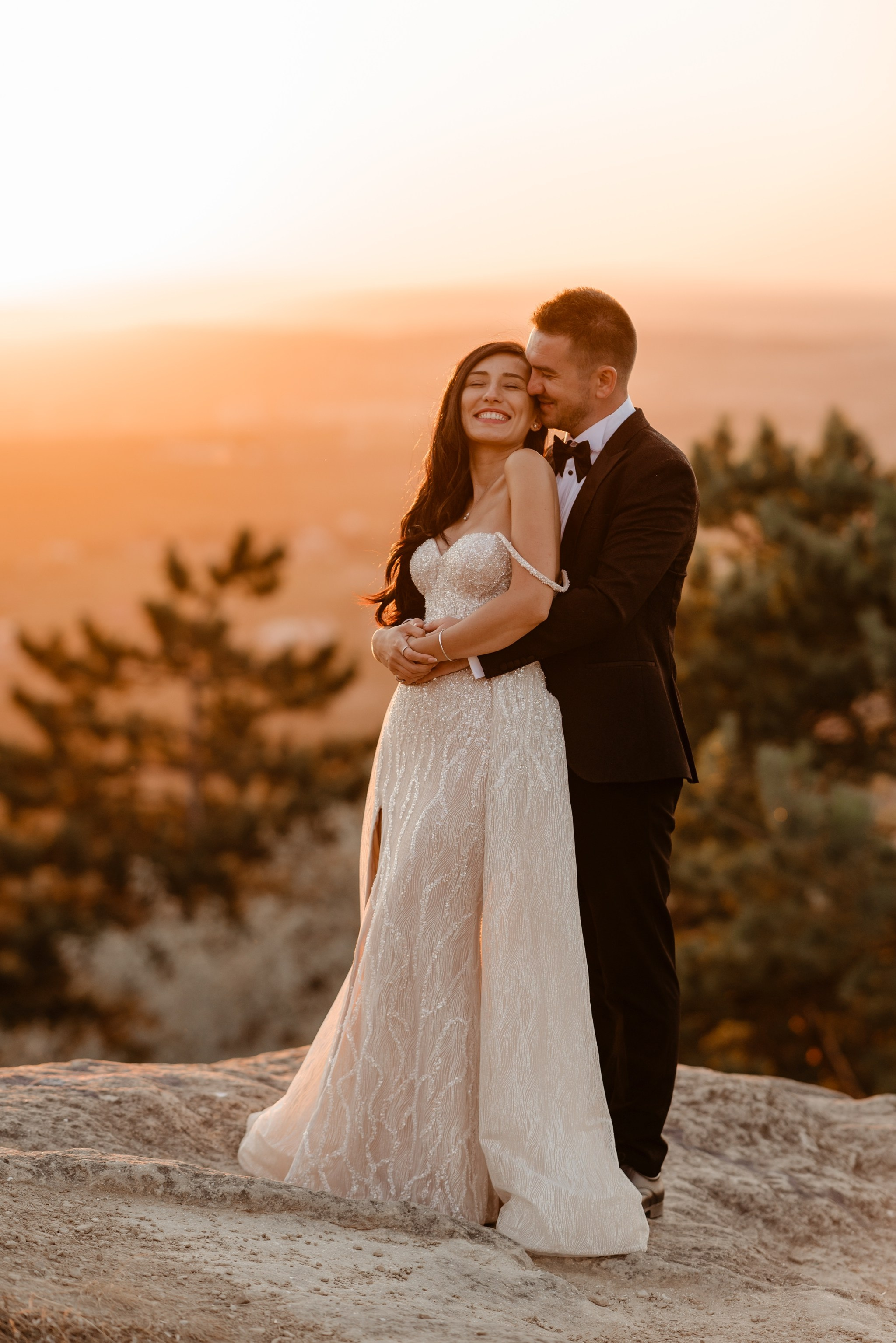 Sedinta foto la apus , golden hour shooting. Proud Vision Weddings | Wedding Photography & Film — Servicii profesionale Foto Video Nunta Iasi