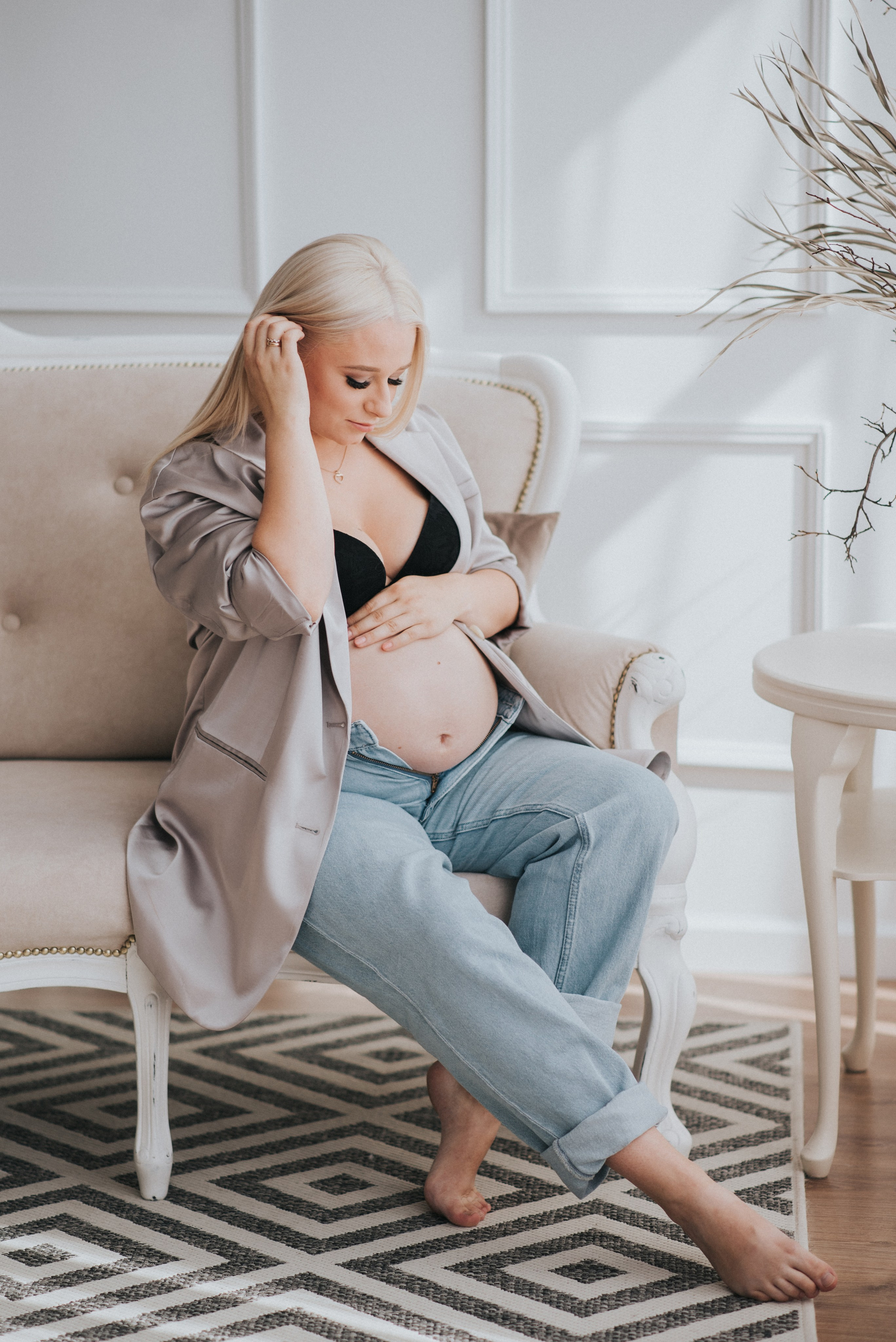 Fotosesijos studijoje. Aukse Stravi fotografė