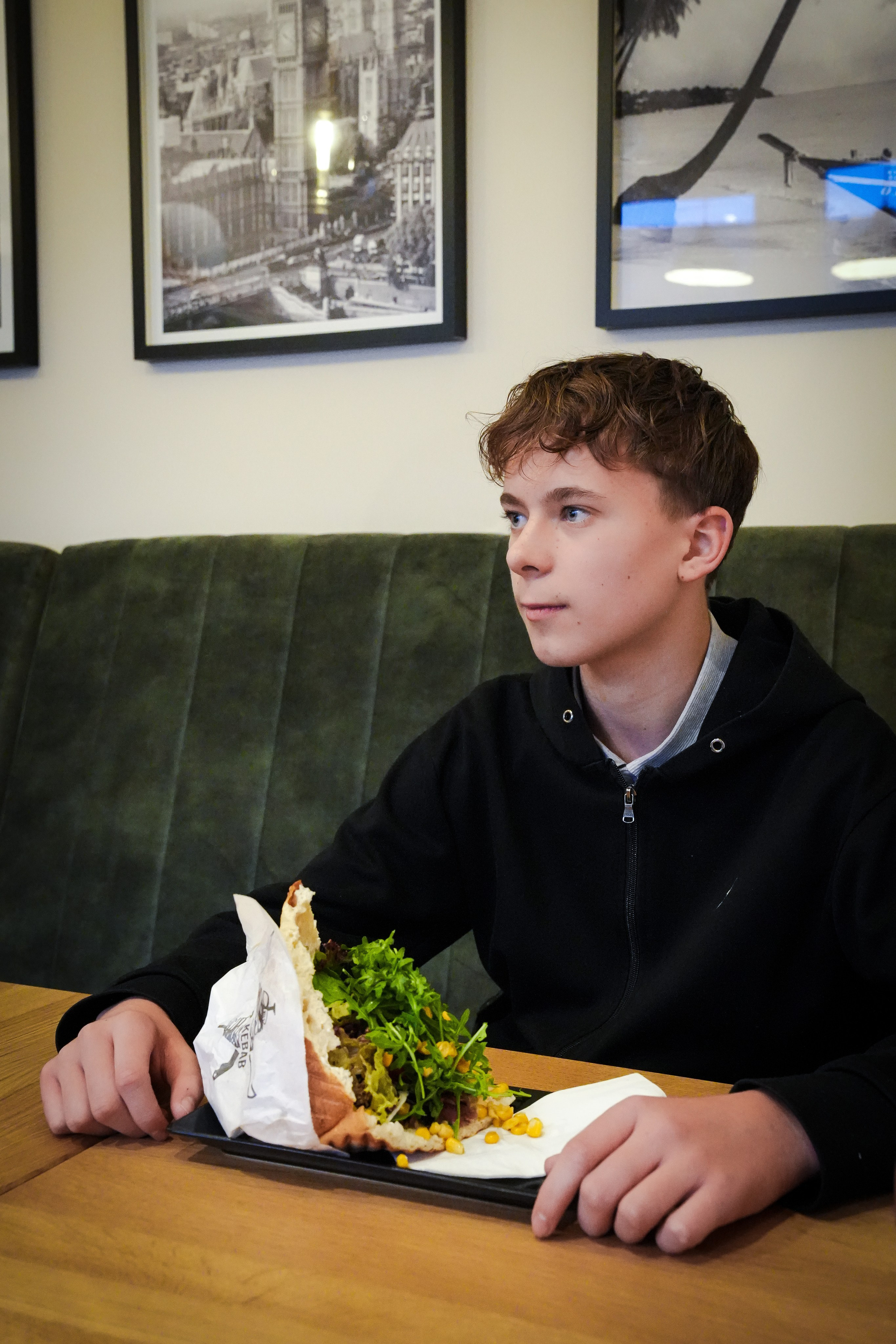 „Eröffnung-Dönerladen“. Fotografin Yuliia Turinina in Stuttgart