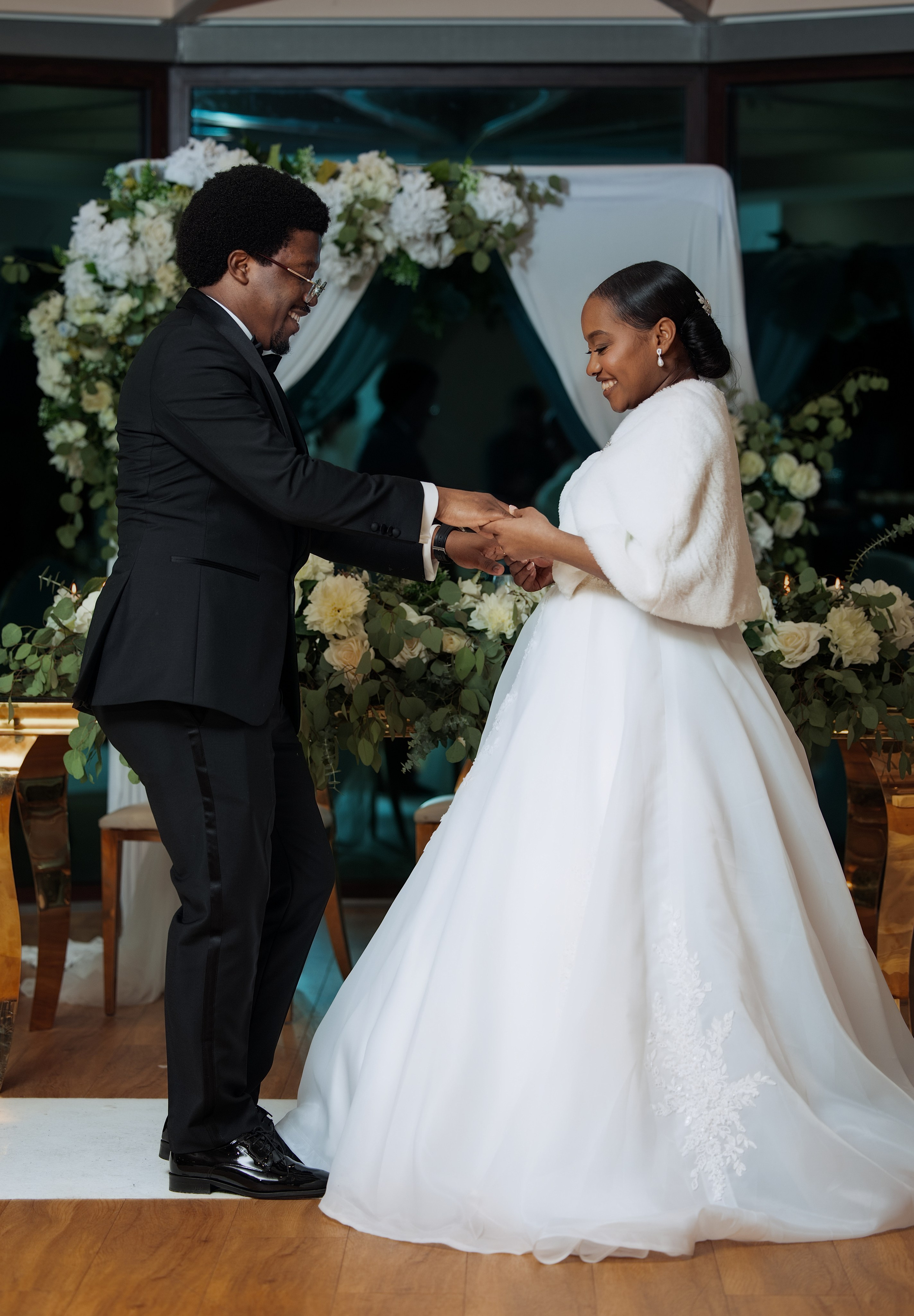 Nawik e Ethson. Fazemos o seu casamento ser lembrado por gerações