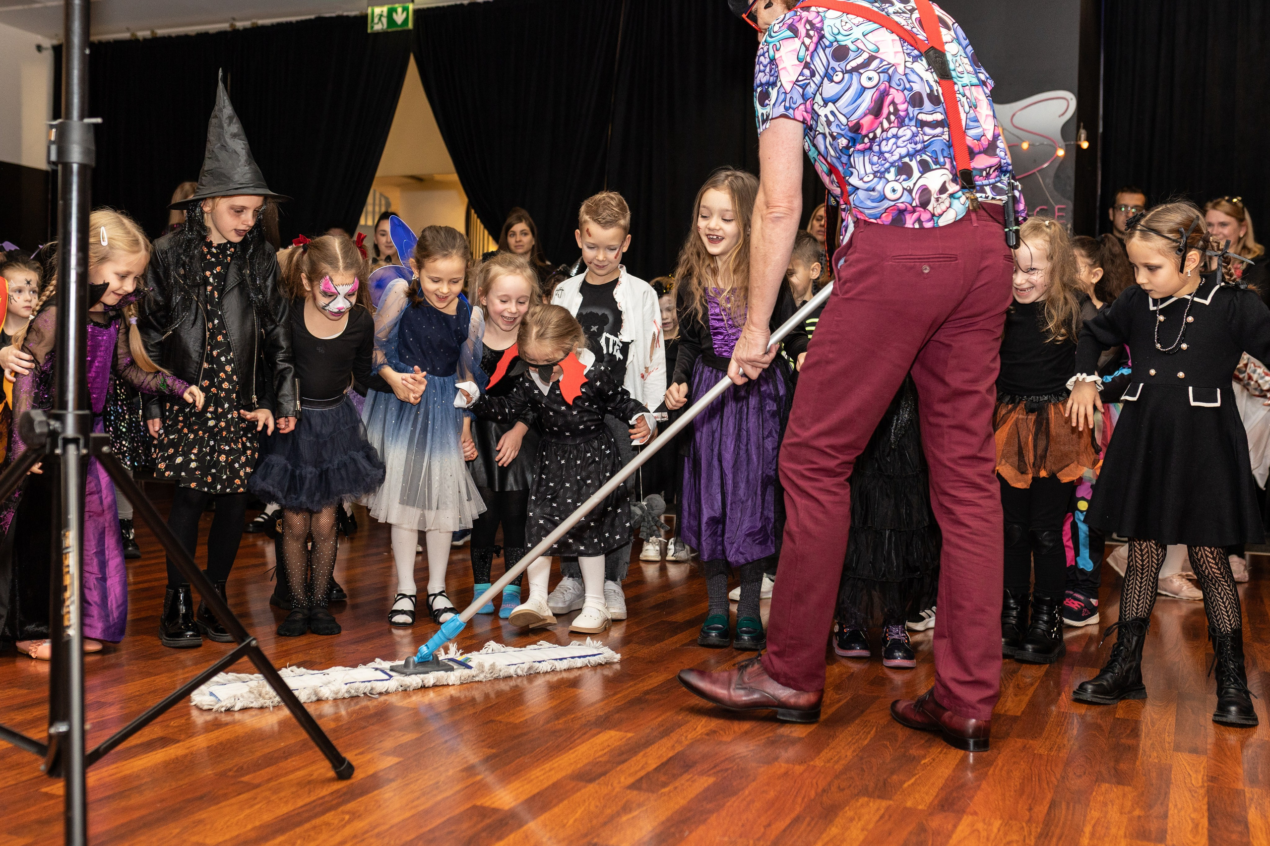 Leo dance studio Helloween 2025. Семейный и детский фотограф в Варшаве Мила Бобровская