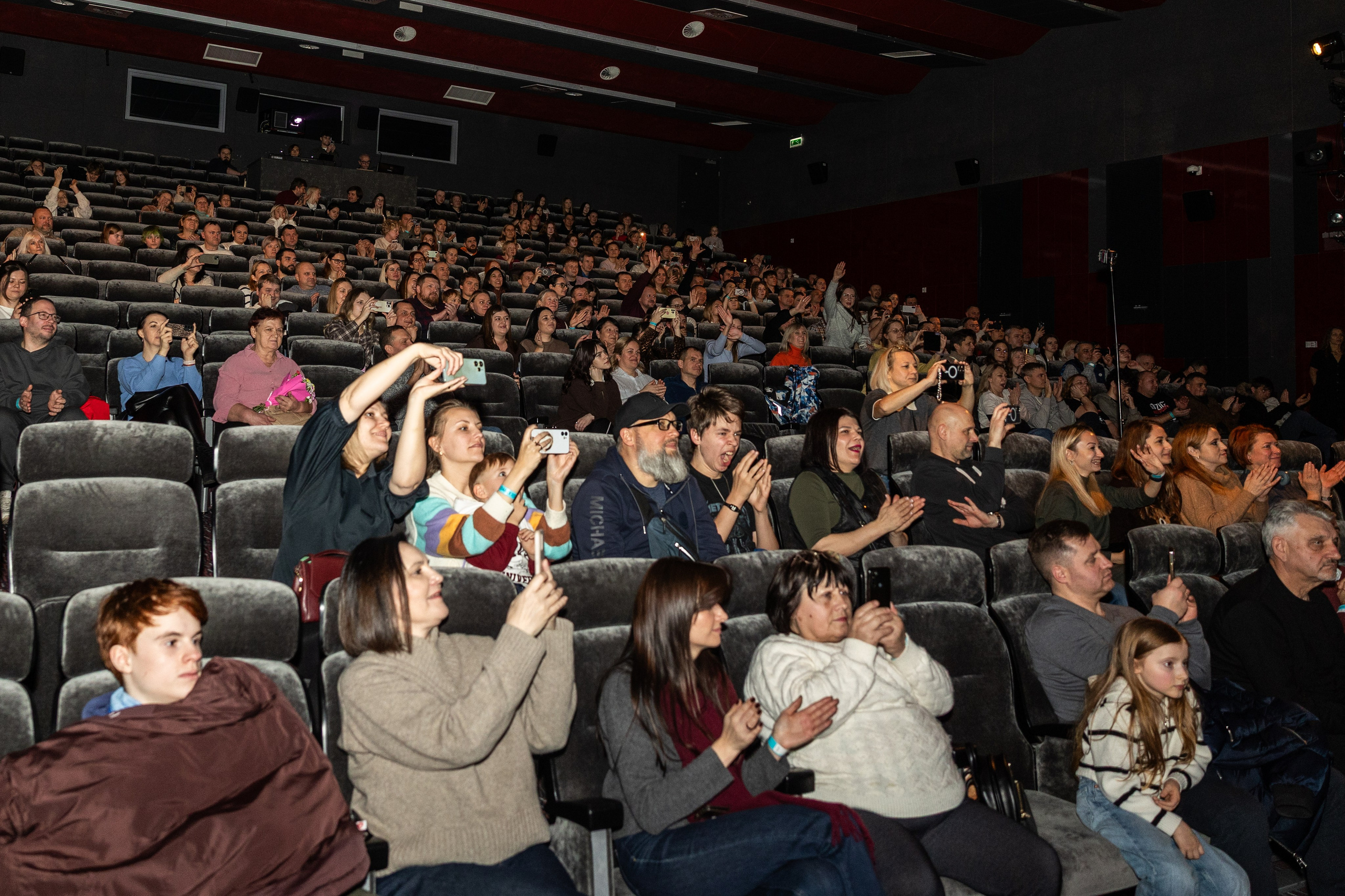 LEO DANCE SHOW WINTER 2025. Семейный и детский фотограф в Варшаве Мила Бобровская
