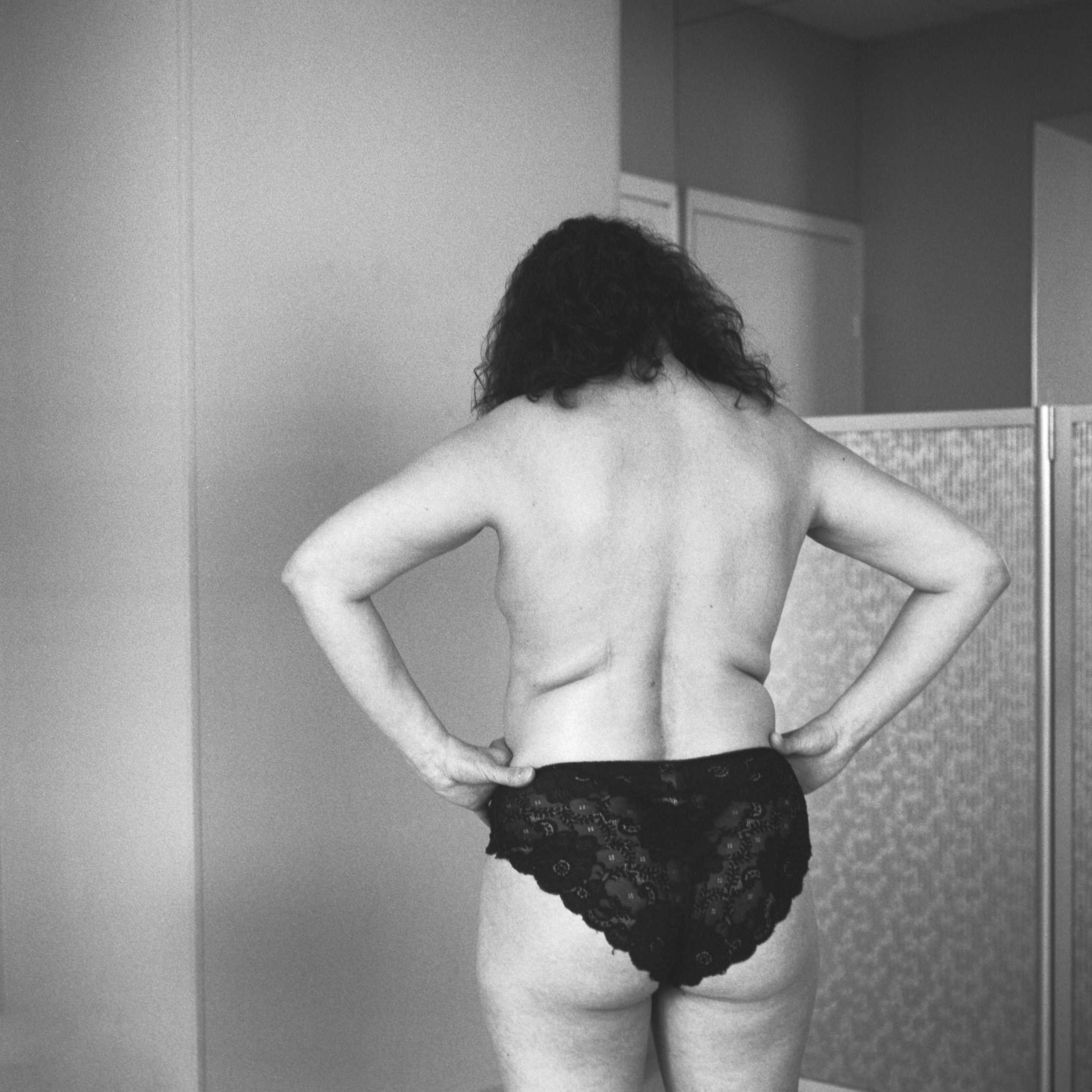 Опыт тела. Полина Сойреф, портретный и документальный фотограф