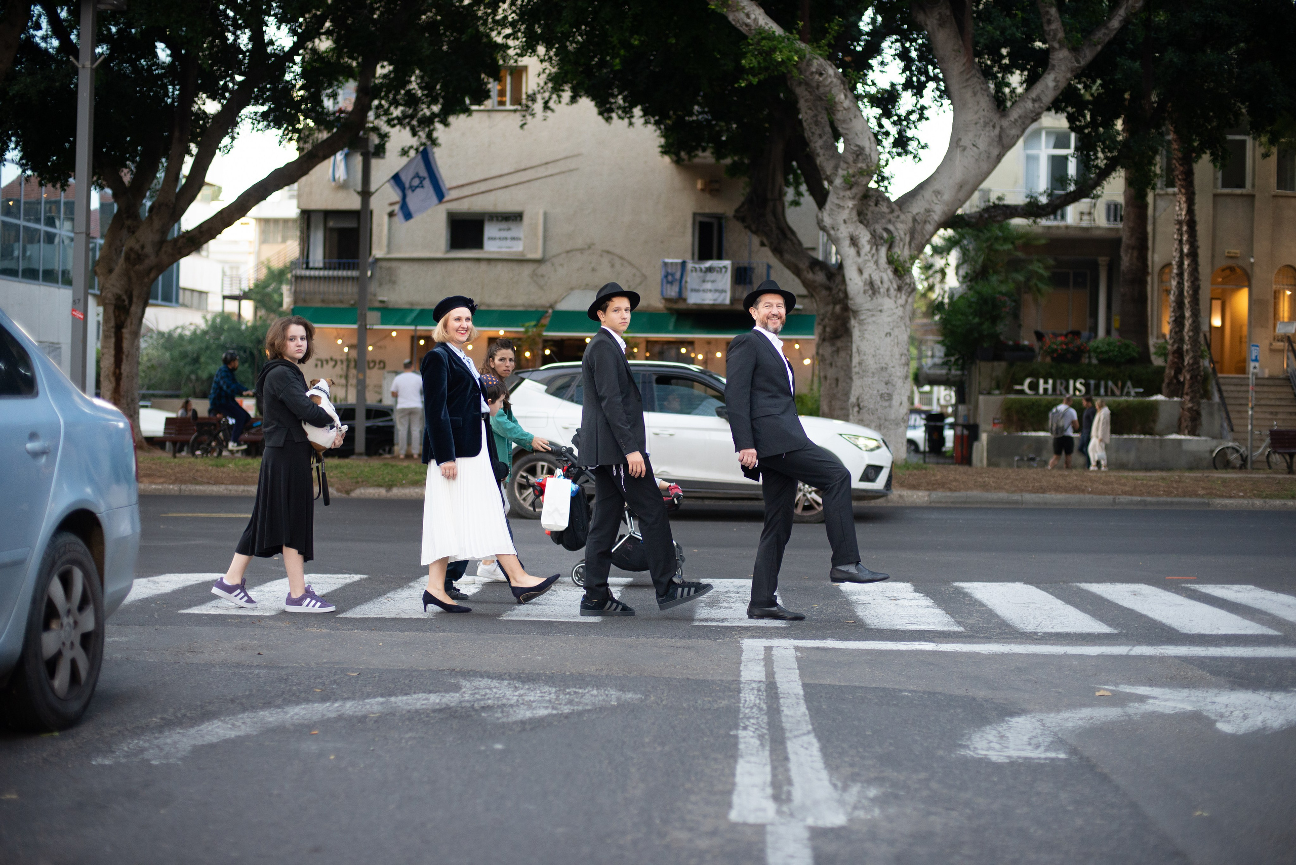 Пинхас и его семья. Визуальный брендинг
