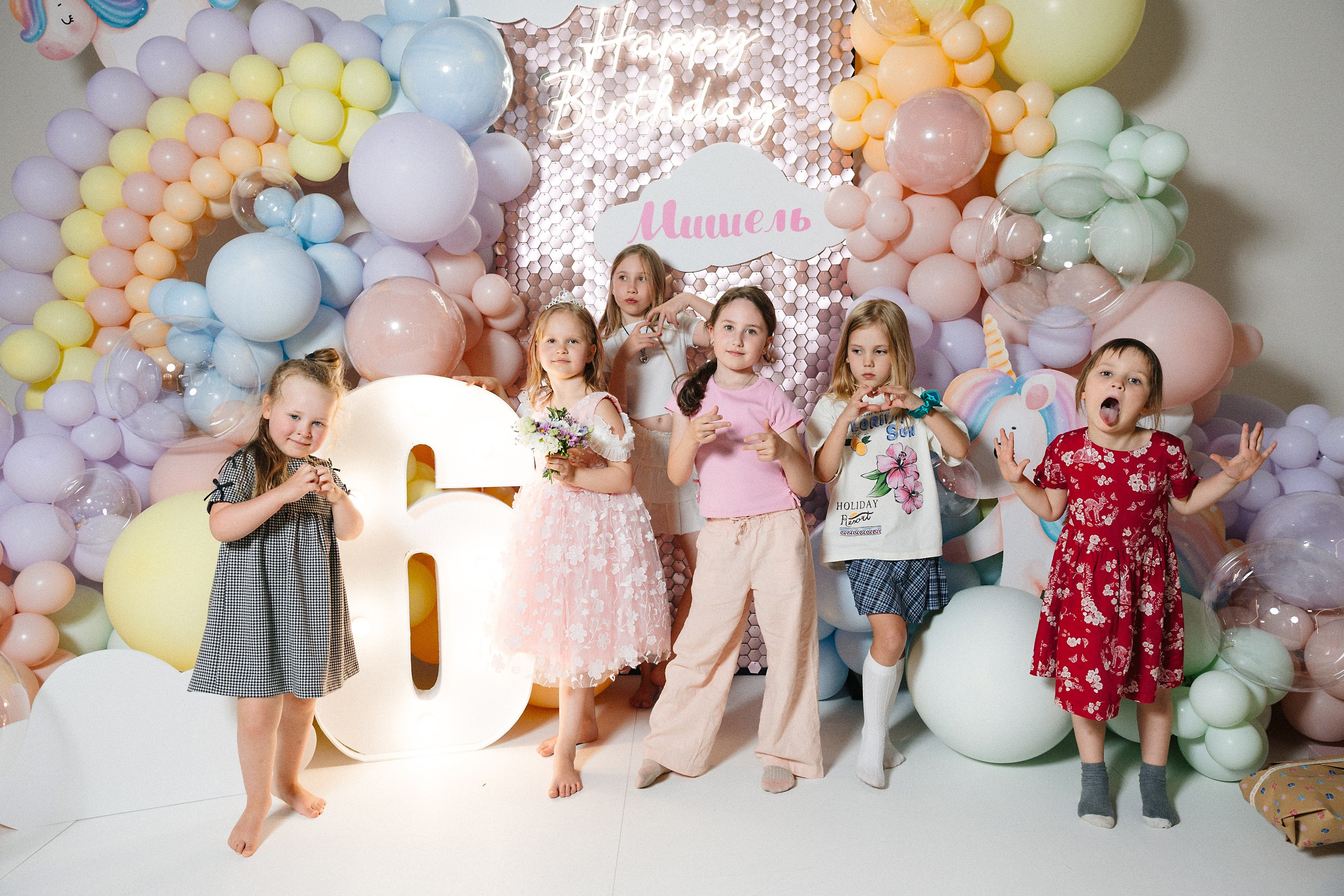 Праздничная фотосессия 6-летия — LaBubu, любимые герои и стильная детская атмосфера. Евгений Тимофеев | Свадебный и контент-фотограф и видеограф в Риге