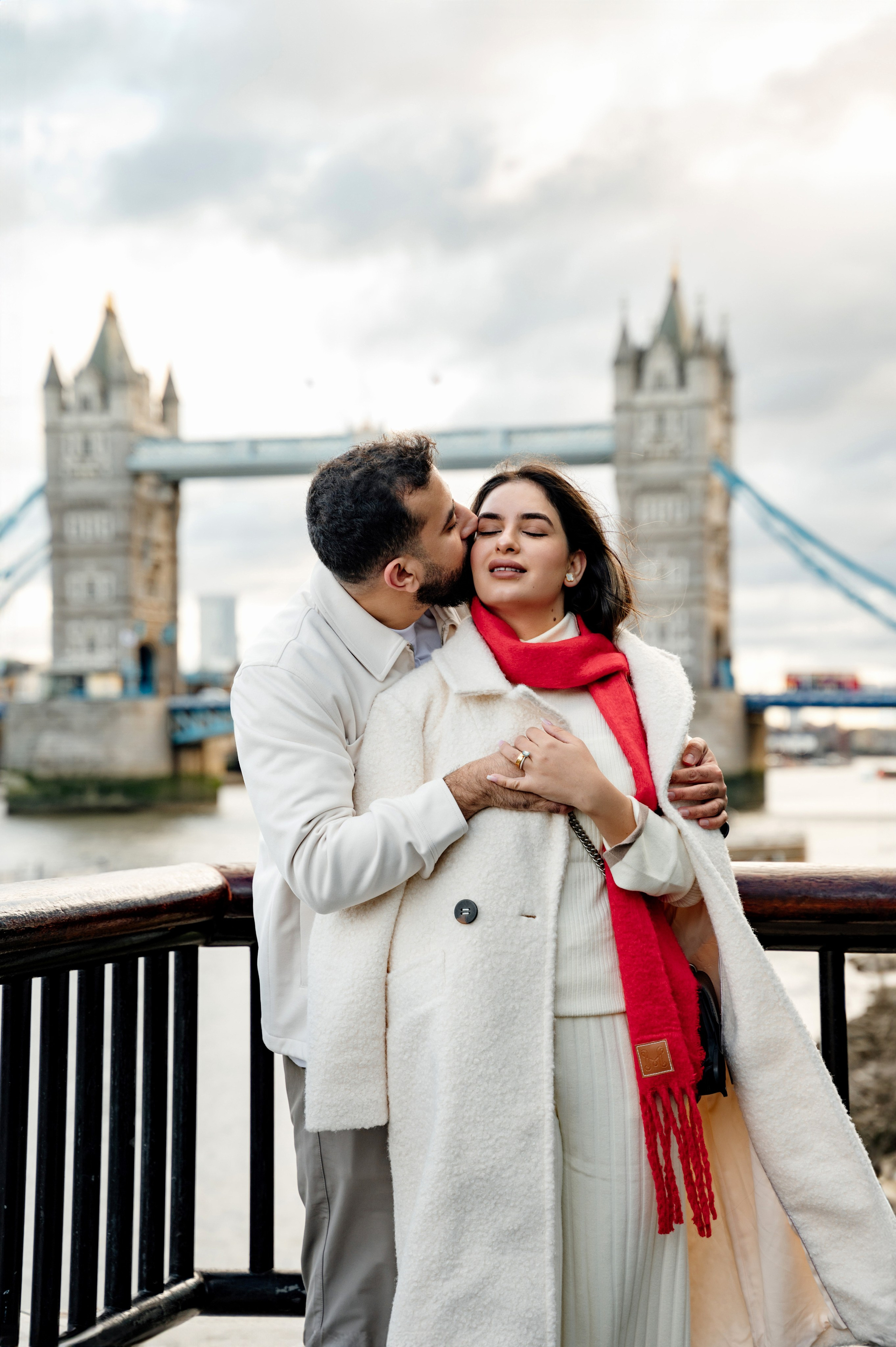 Tower Bridge Mahmood&Yalo. FAMILY AND WEDDING PHOTOGRAPHER IN LONDON MARINA RIVA