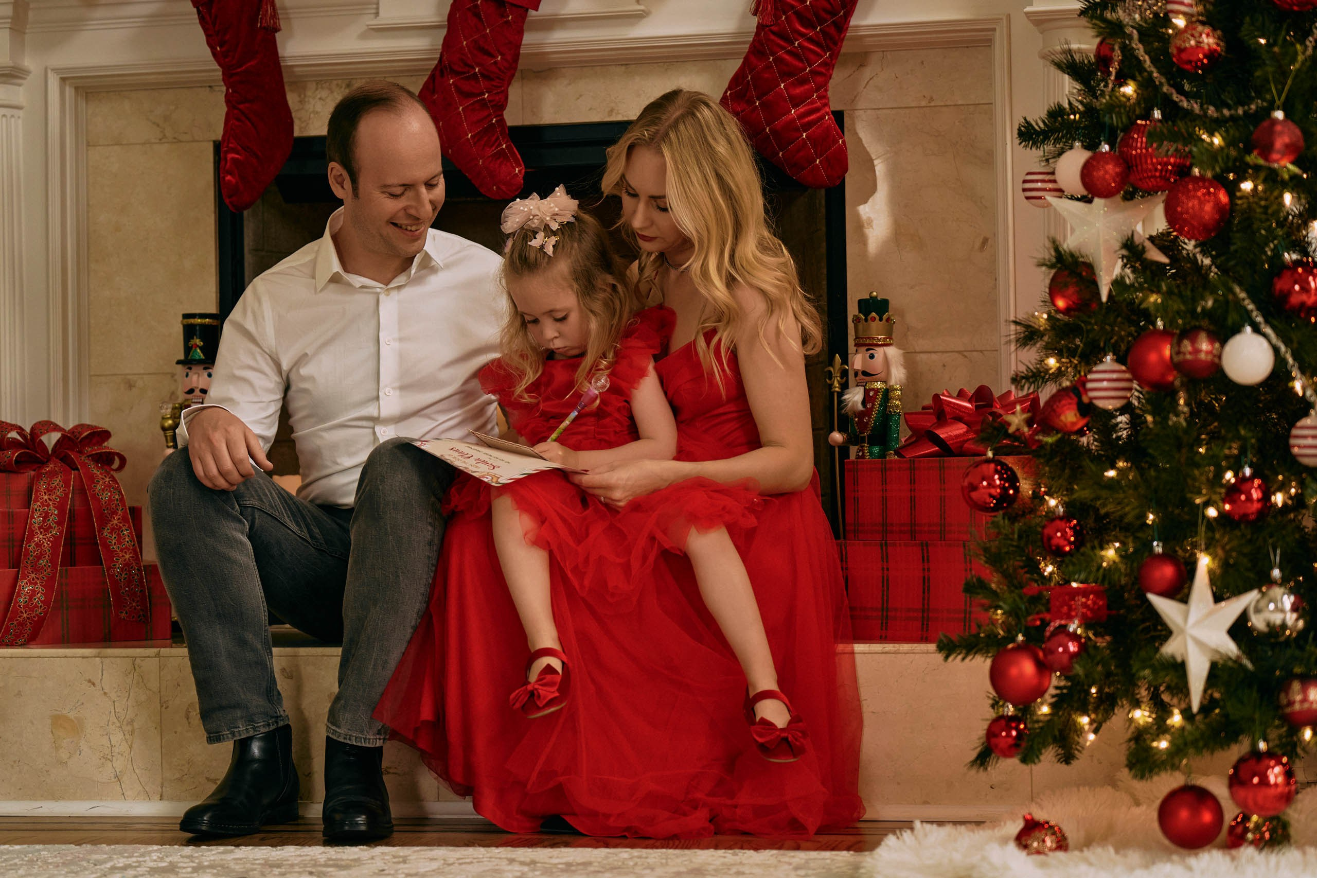 Christmas Home Family Session in the Bay Area — Cozy Lifestyle Holiday Photography in Palo Alto & Los Altos. Bay Area Life | Event, Wedding & Commercial Photography Agency