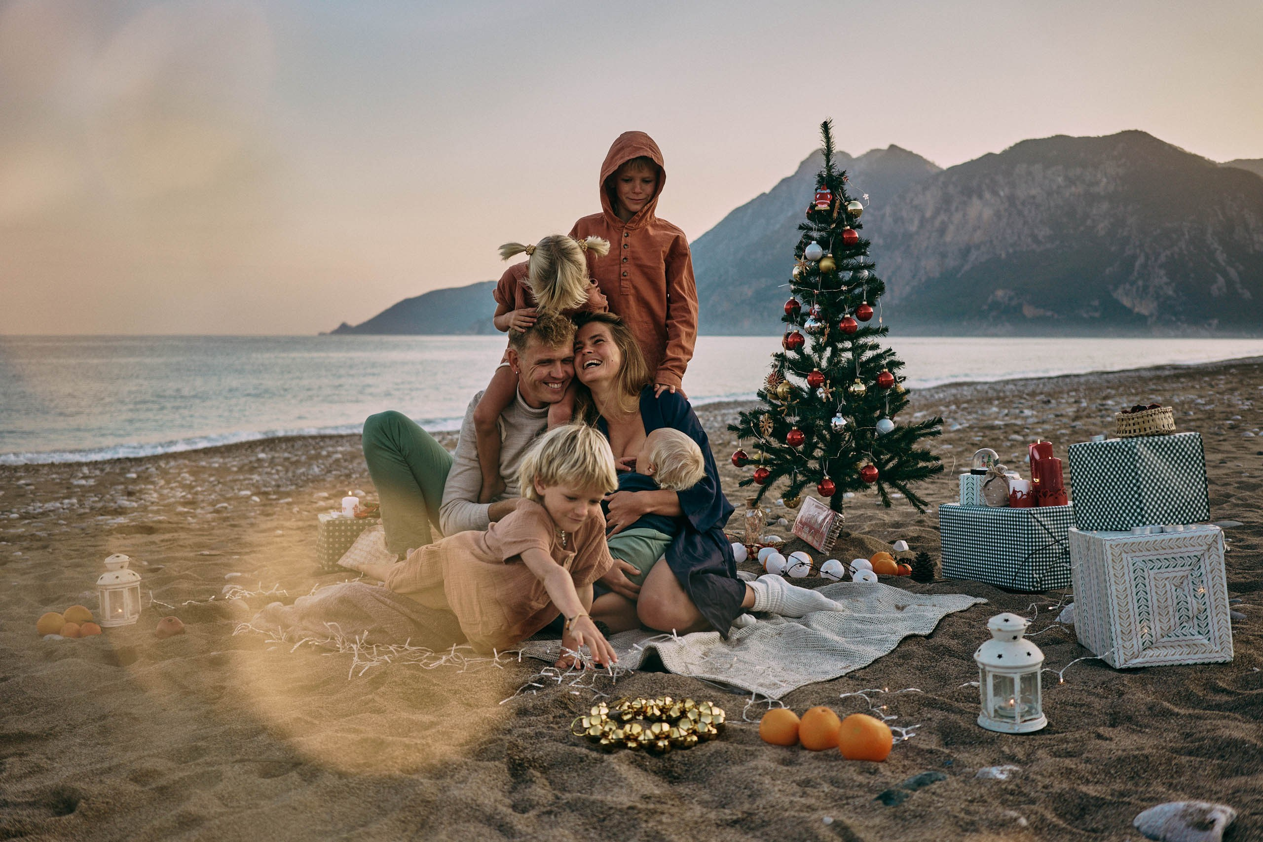 Holiday Beach Family Session in San Francisco & Pacifica — Candid Lifestyle Photography for a Family of Six. Bay Area Life | Event, Wedding & Commercial Photography Agency
