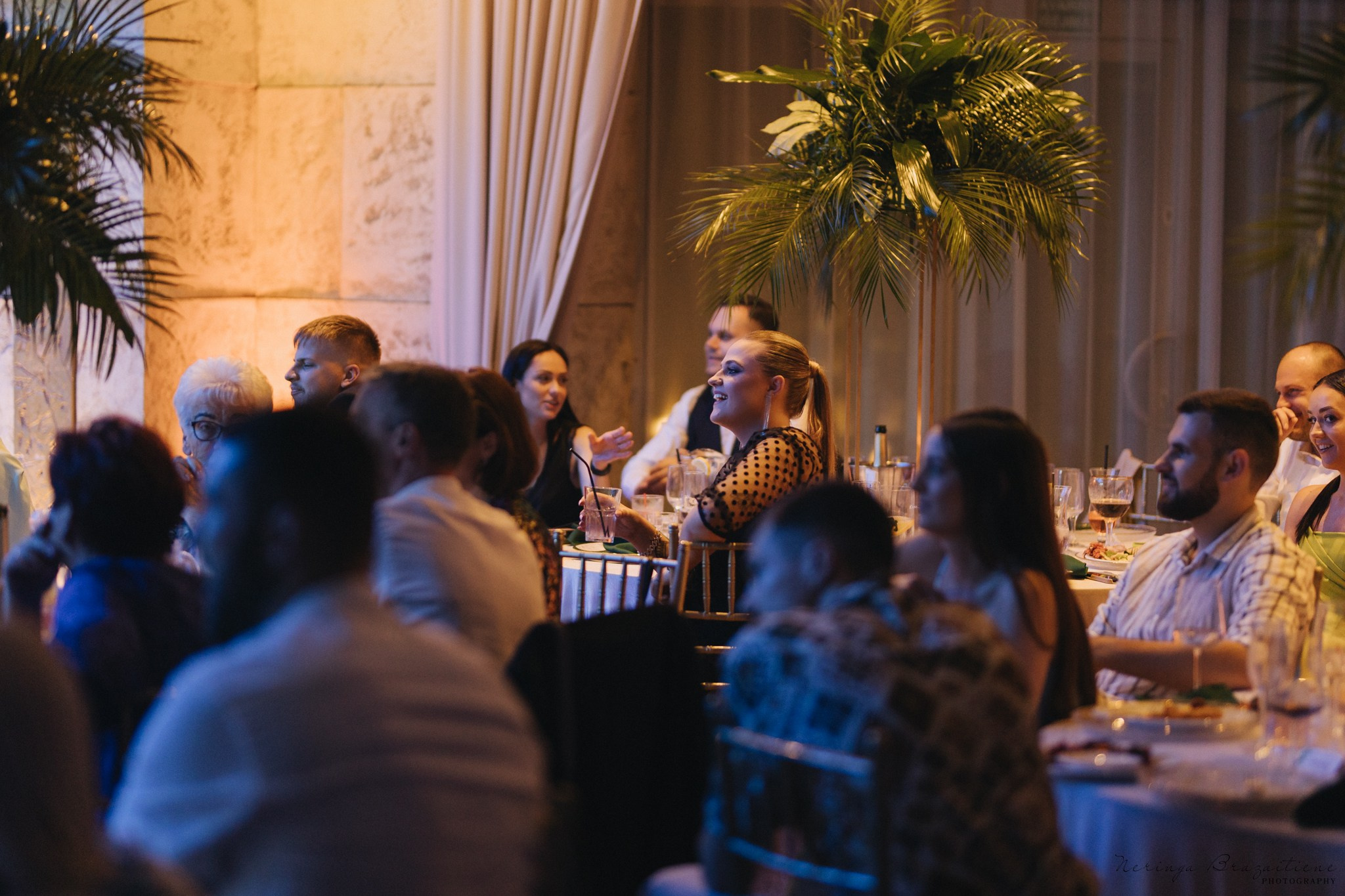 Vestuvinė fotosesija Kaune, Vienybės aikštėje, prie Lietuvos banko