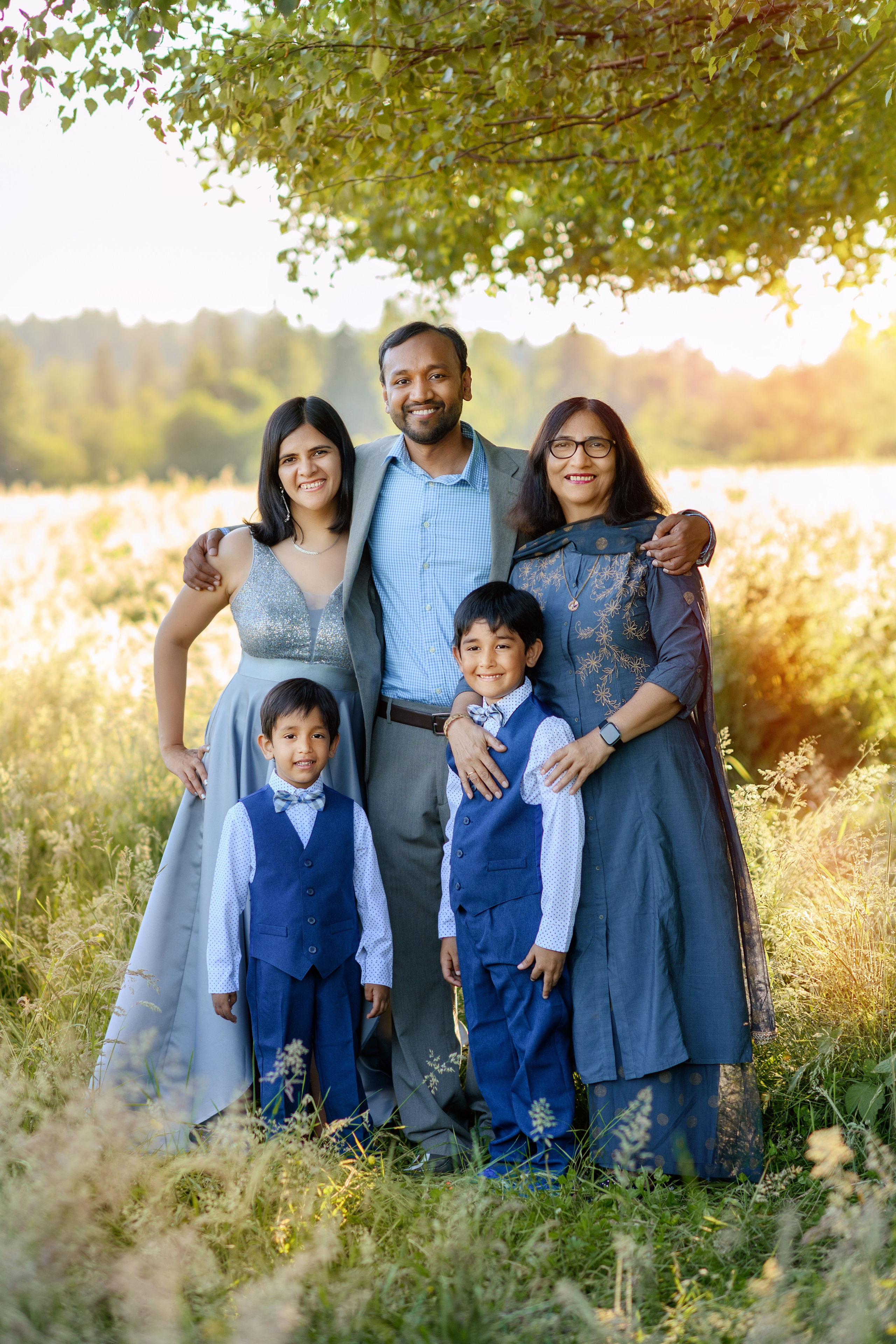 Jisha and her family. Wedding & family photography in Seattle area. Helen Michelle photographer