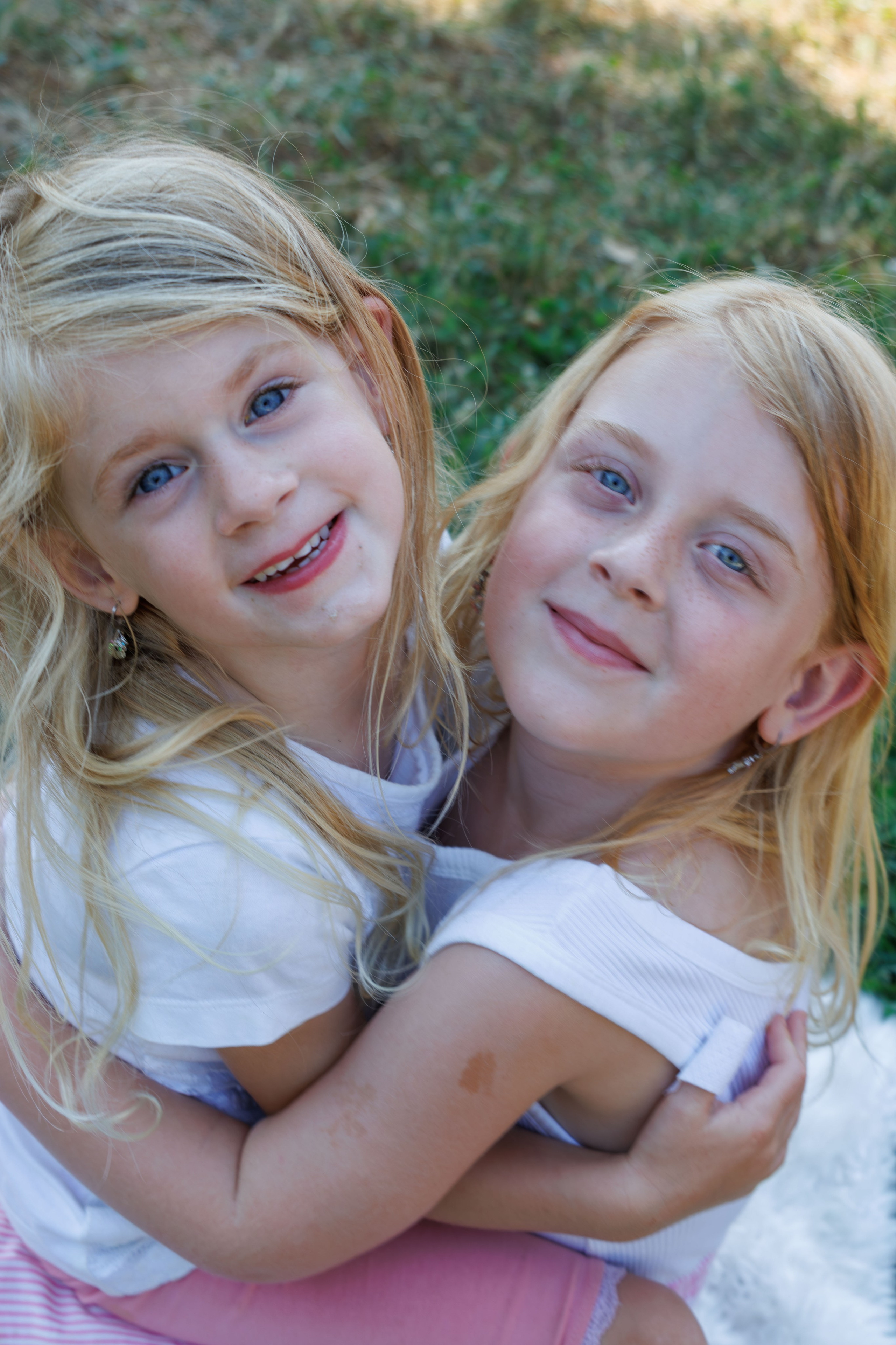 Geschwisterfotos Geschwisterfoto Kindergarten Kita Kindergartenkind Kindergartenfotografie Fotografie Jaddafotografie Kindergartenbretzfeld Bretzfeld Heilbronn Öhringen Ilsfeld Kitafotografie Kindergartenfotografin