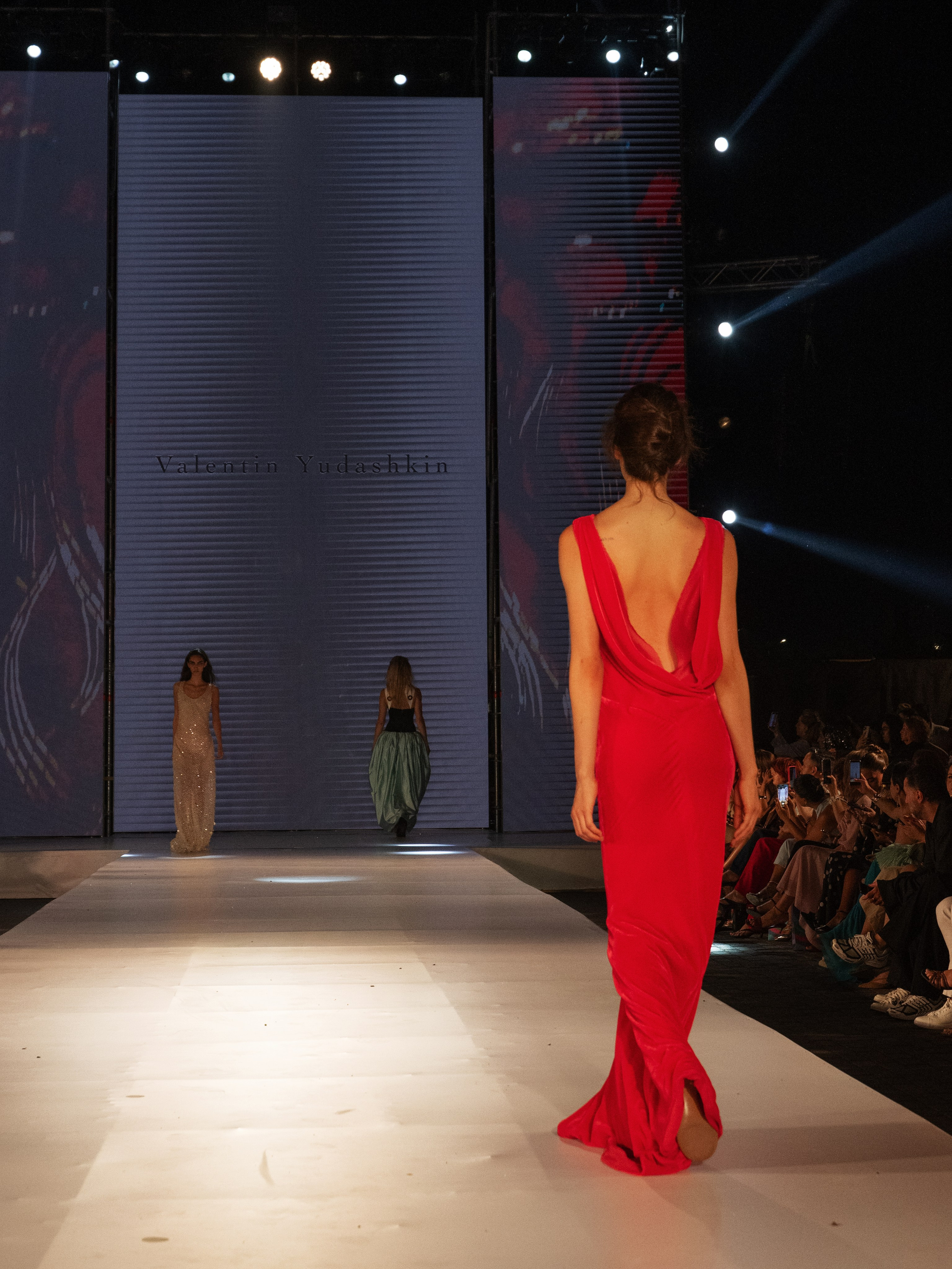 Valentin Yudashkin x AFW 2026. Фотограф Баку Тбилиси