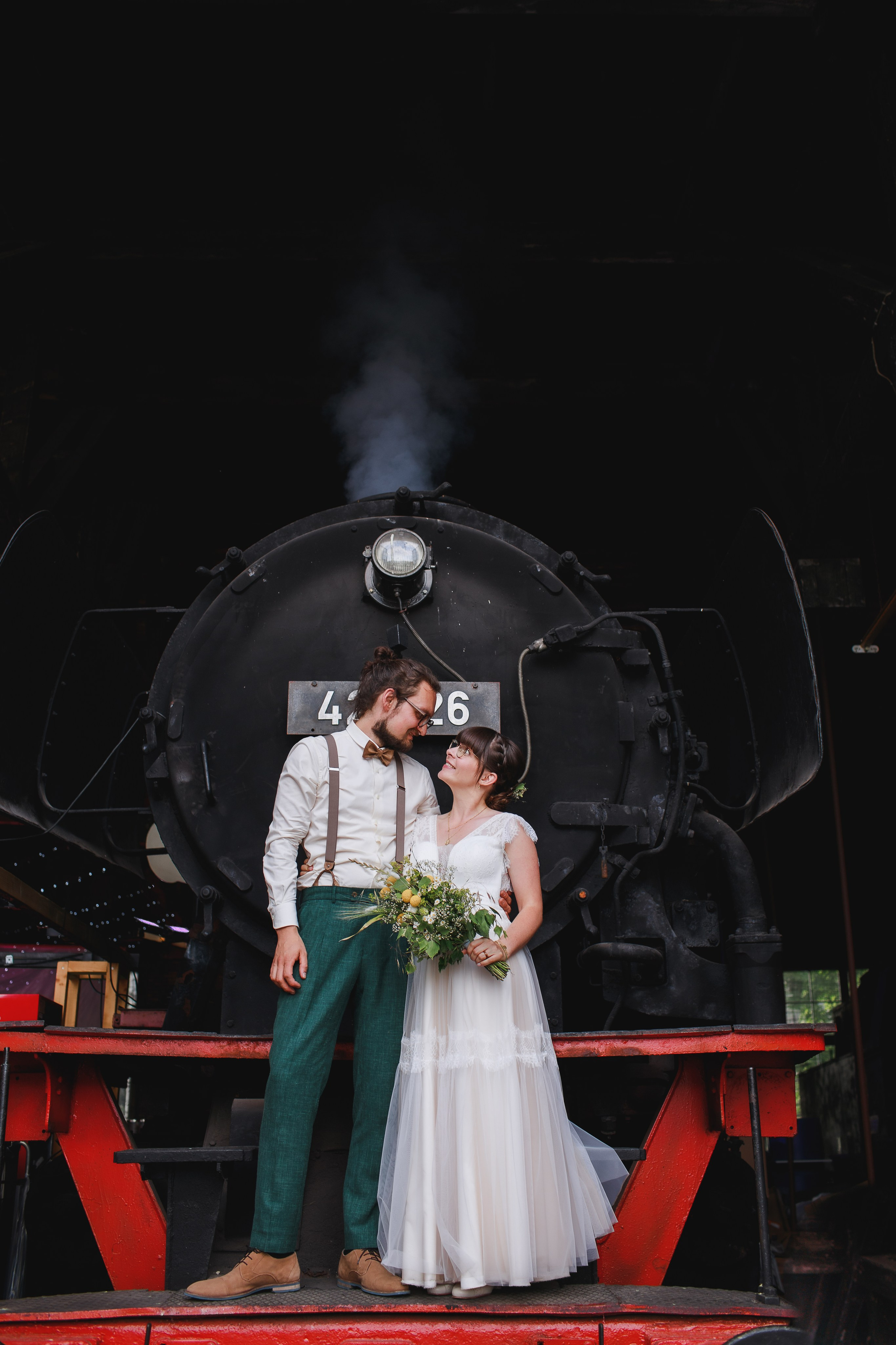 Alt- Brautpaar während der Trauung – professionelle Hochzeitsfotografie in Deutschland