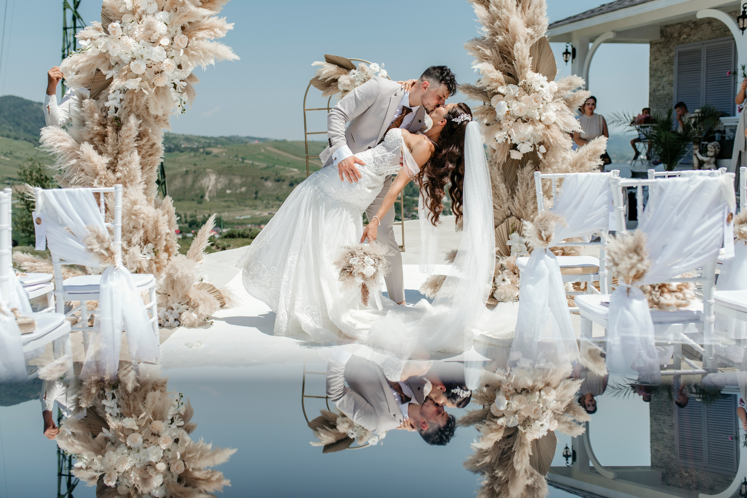 Larisa & Cosmin. Fotograf si Videograf | Nuntă-Botez