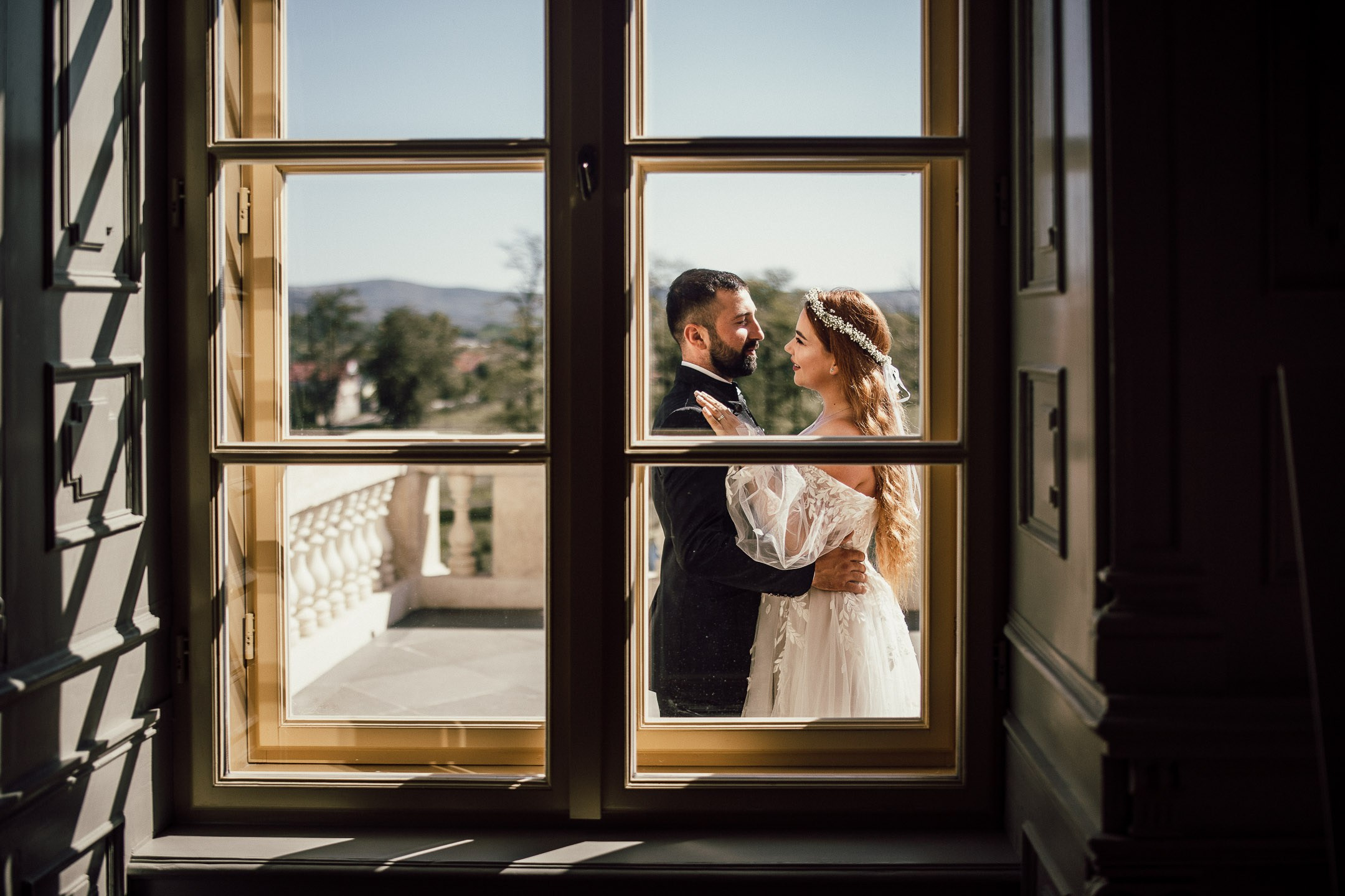 Sedinta Foto Trash The Dress Castelul Bánffy din Răscruci, Bonțida Cluj. Horatiu Fat: Fotograf si Videograf Profesionist Nunta Cluj-Napoca