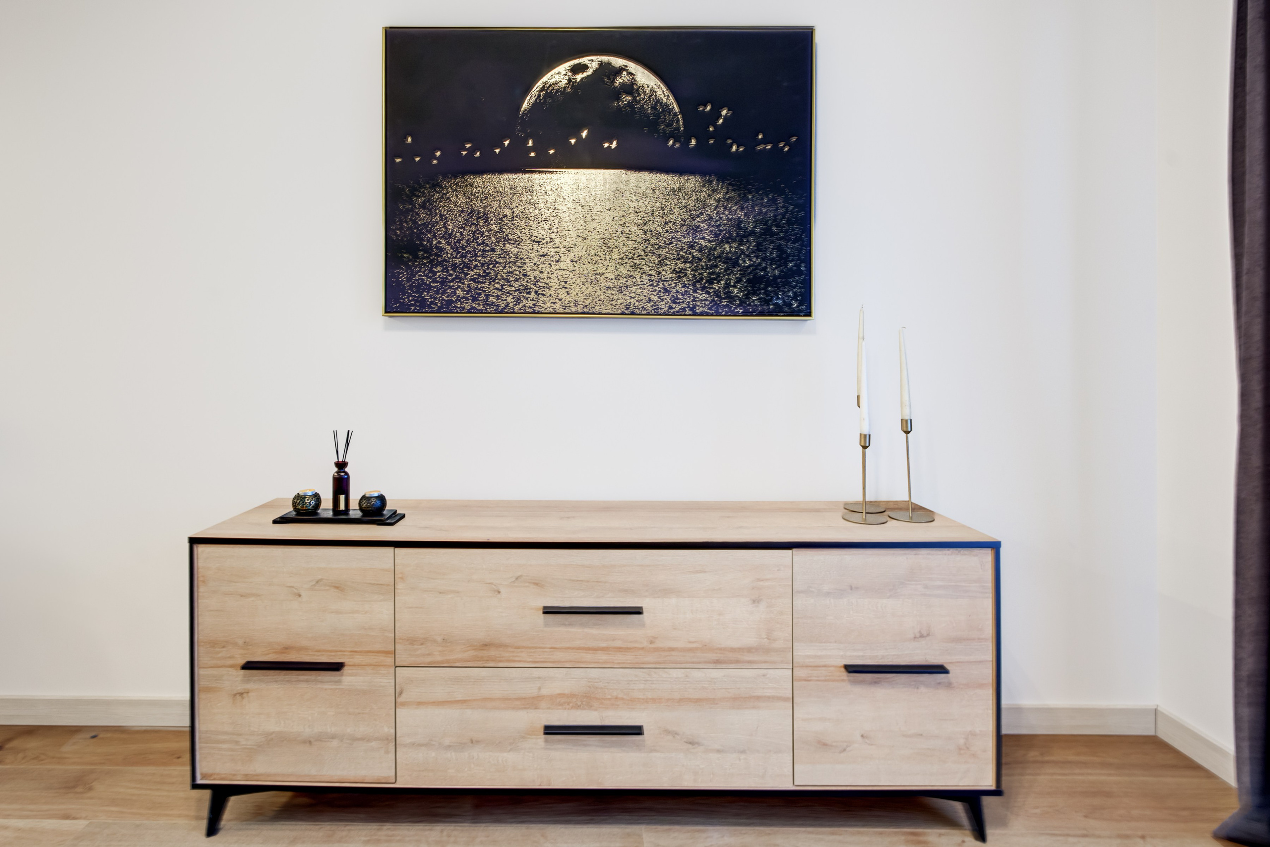 2-jų kambarių buto svetainė. Nuotrauka. Fotografė - sapiegafoto.lt