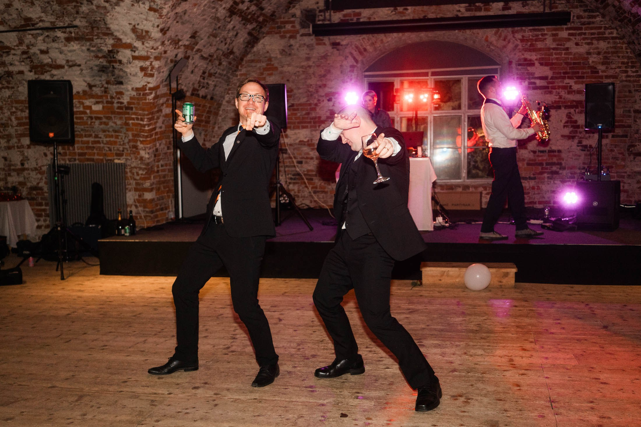 Alisa&Aarne, Uspenski katedraali ja Tenalji von Fersen. StudioHappyMoment — Fine Art Wedding Photographer in Italy, France, Spain & Finland