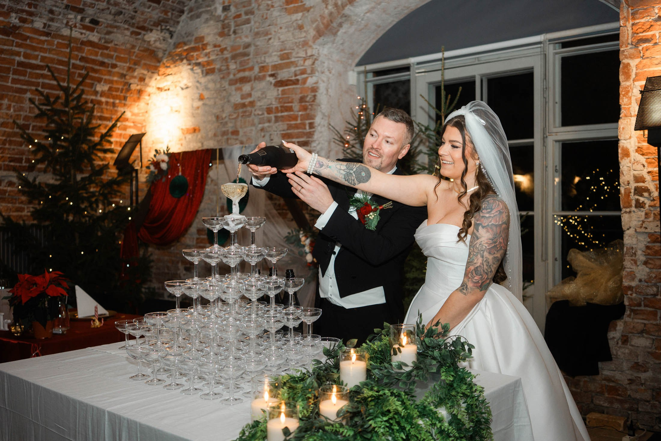 Alisa&Aarne, Uspenski katedraali ja Tenalji von Fersen. StudioHappyMoment — Fine Art Wedding Photographer in Italy, France, Spain & Finland