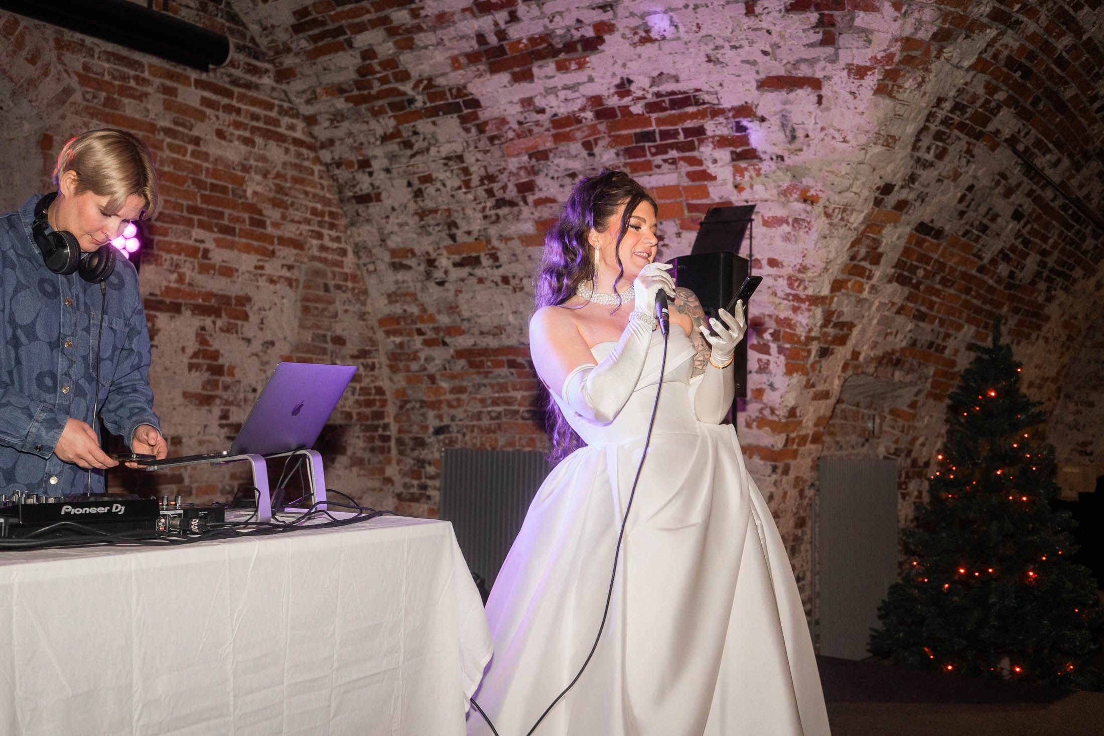 Alisa&Aarne, Uspenski katedraali ja Tenalji von Fersen. StudioHappyMoment — Fine Art Wedding Photographer in Italy, France, Spain & Finland