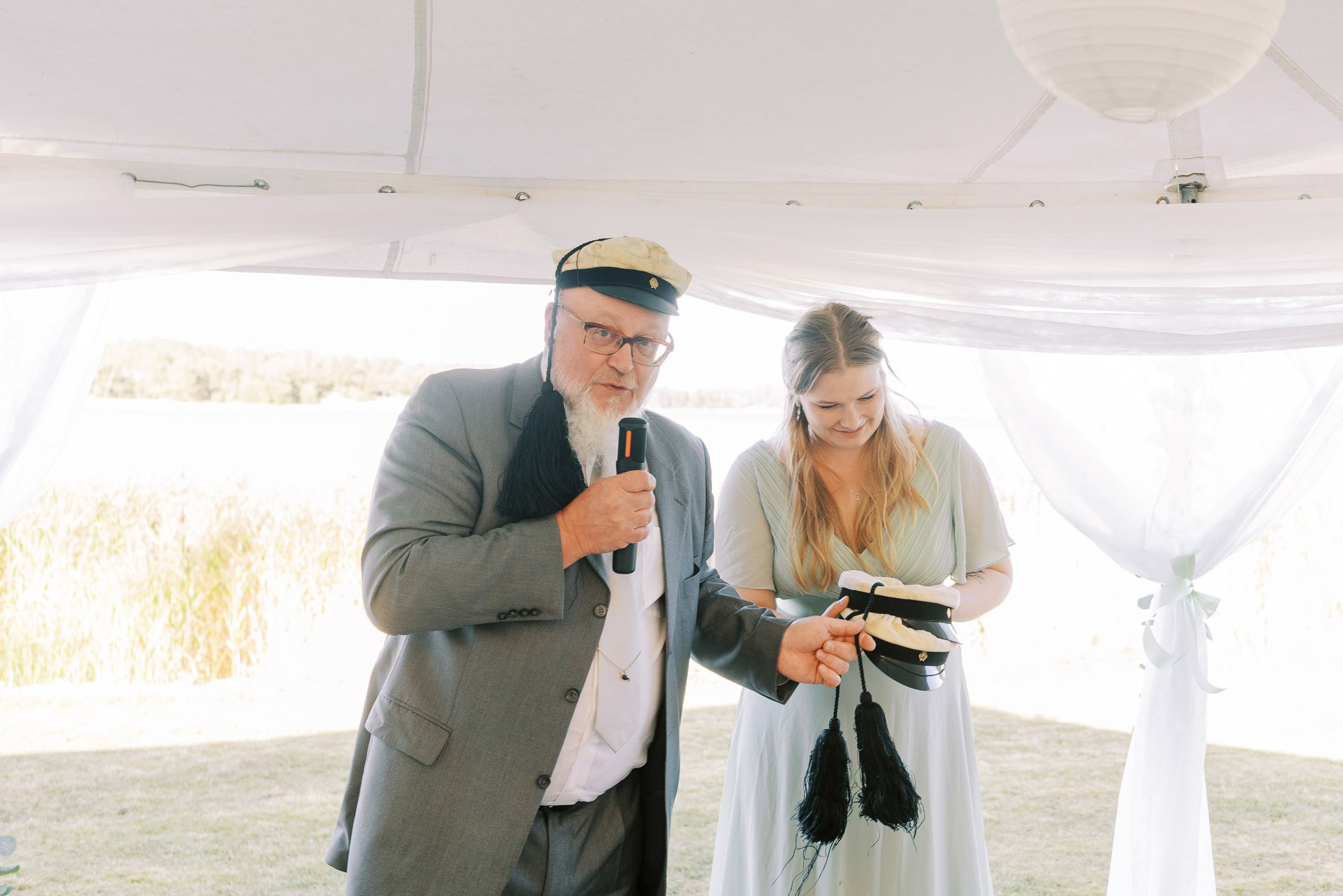 Meeri&Tuukka, kesäiset puutarhahäät Hangossa. StudioHappyMoment | Hääkuvaaja Helsinki, tunteikas ja dokumentaarinen kuvaus
