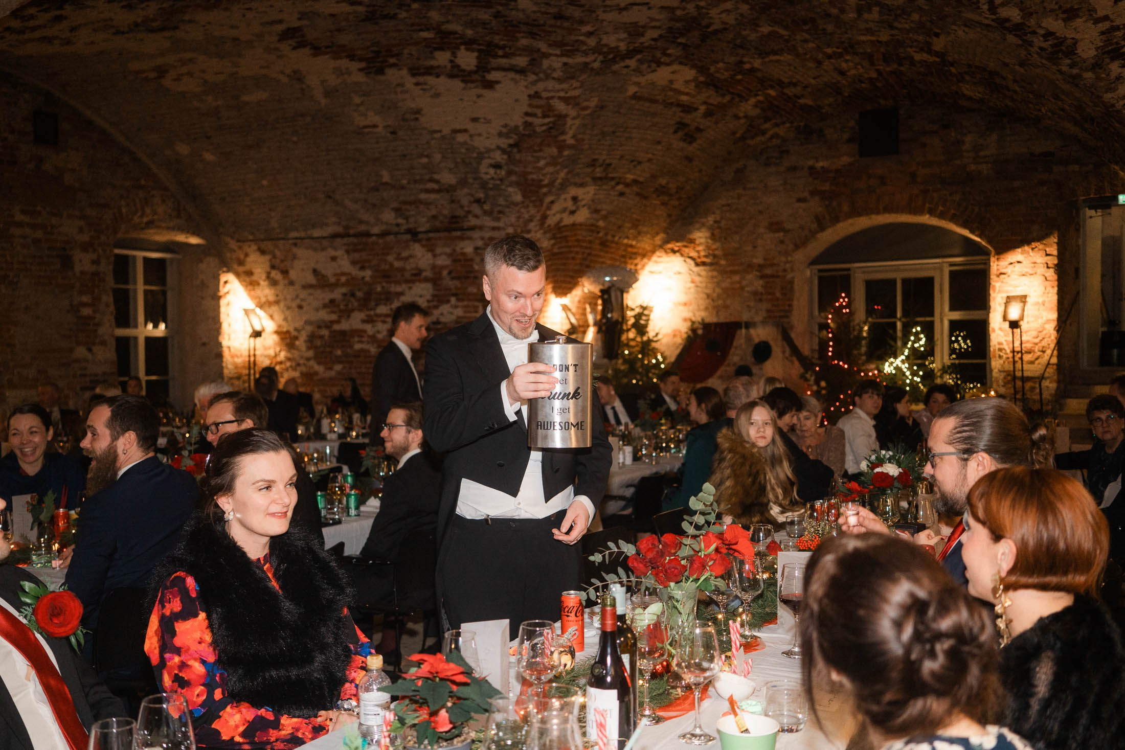 Alisa&Aarne, Uspenski katedraali ja Tenalji von Fersen. StudioHappyMoment — Fine Art Wedding Photographer in Italy, France, Spain & Finland