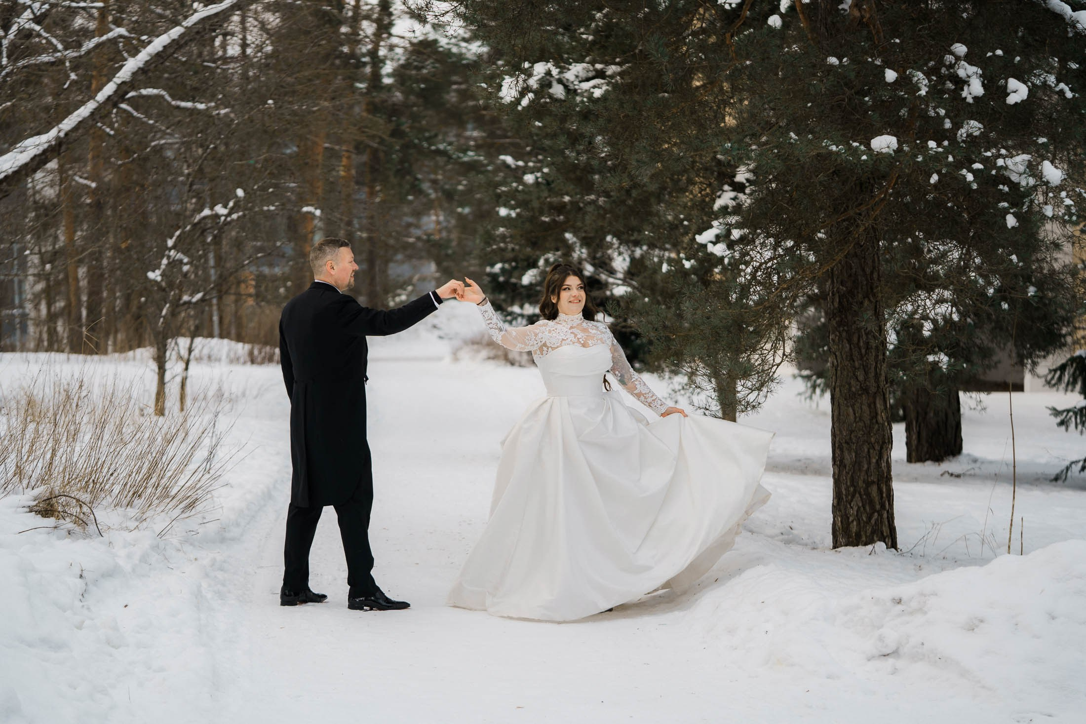 Alisa&Aarne, Uspenski katedraali ja Tenalji von Fersen. StudioHappyMoment — Fine Art Wedding Photographer in Italy, France, Spain & Finland