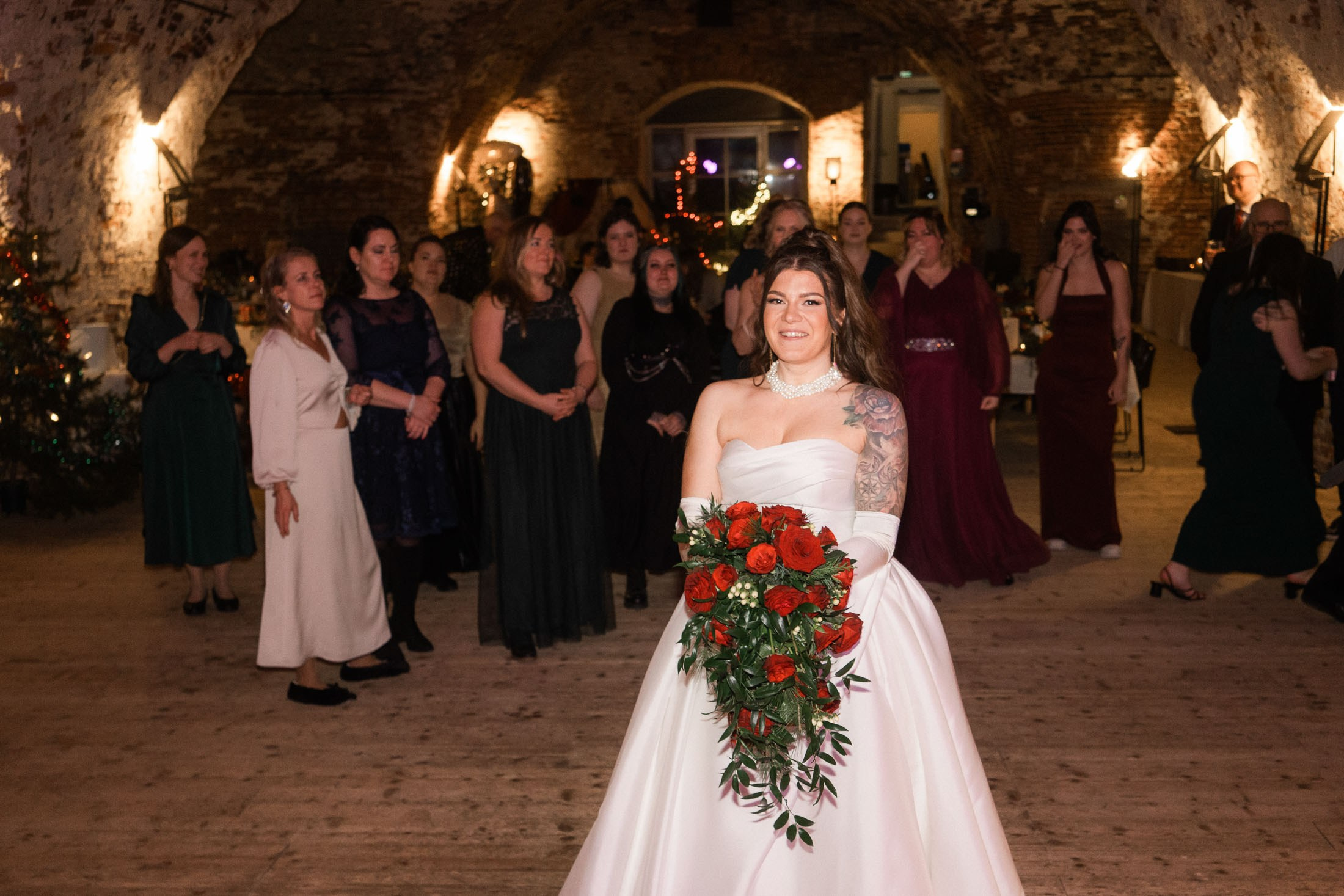 Alisa&Aarne, Uspenski katedraali ja Tenalji von Fersen. StudioHappyMoment — Fine Art Wedding Photographer in Italy, France, Spain & Finland