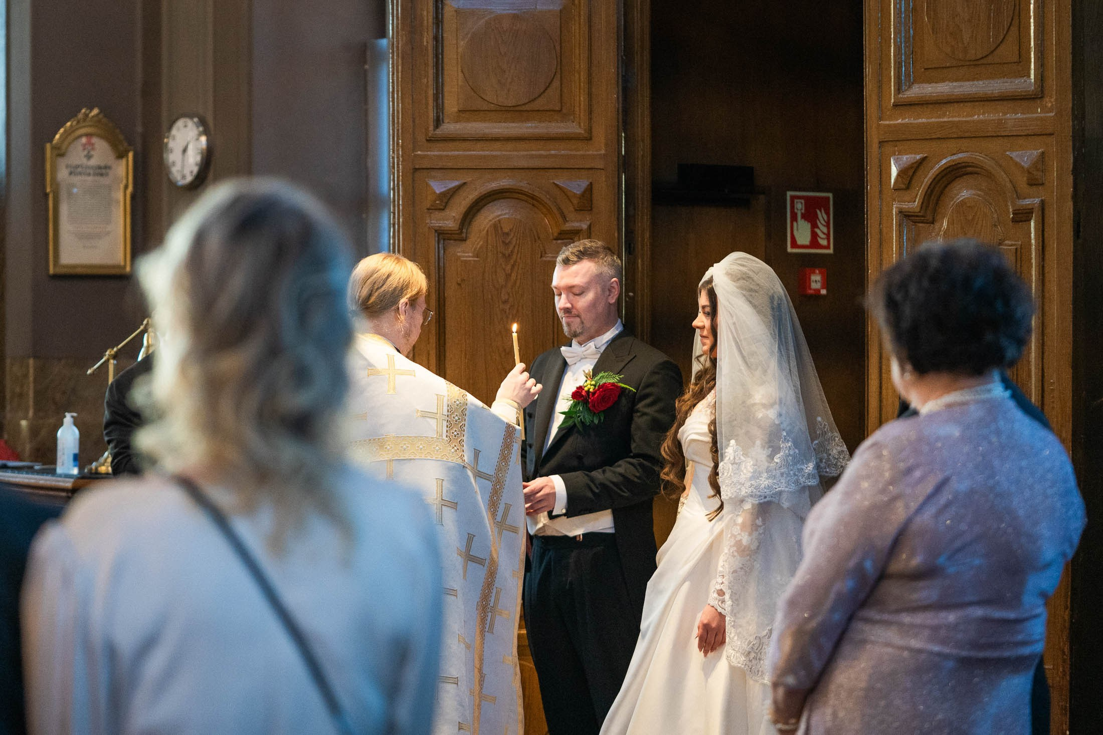 Alisa&Aarne, Uspenski katedraali ja Tenalji von Fersen. StudioHappyMoment — Fine Art Wedding Photographer in Italy, France, Spain & Finland