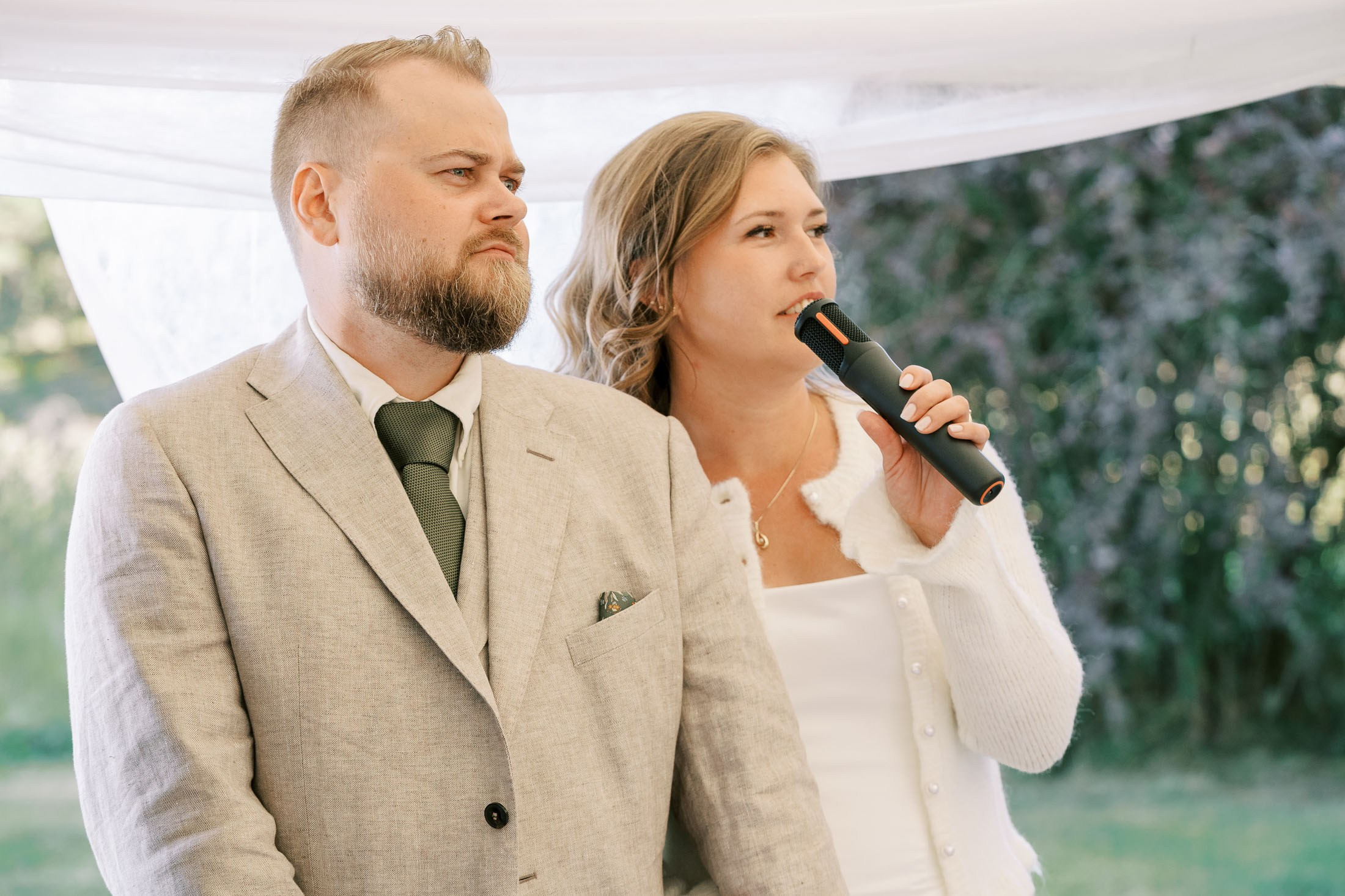 Meeri&Tuukka, kesäiset puutarhahäät Hangossa. StudioHappyMoment | Hääkuvaaja Helsinki, tunteikas ja dokumentaarinen kuvaus
