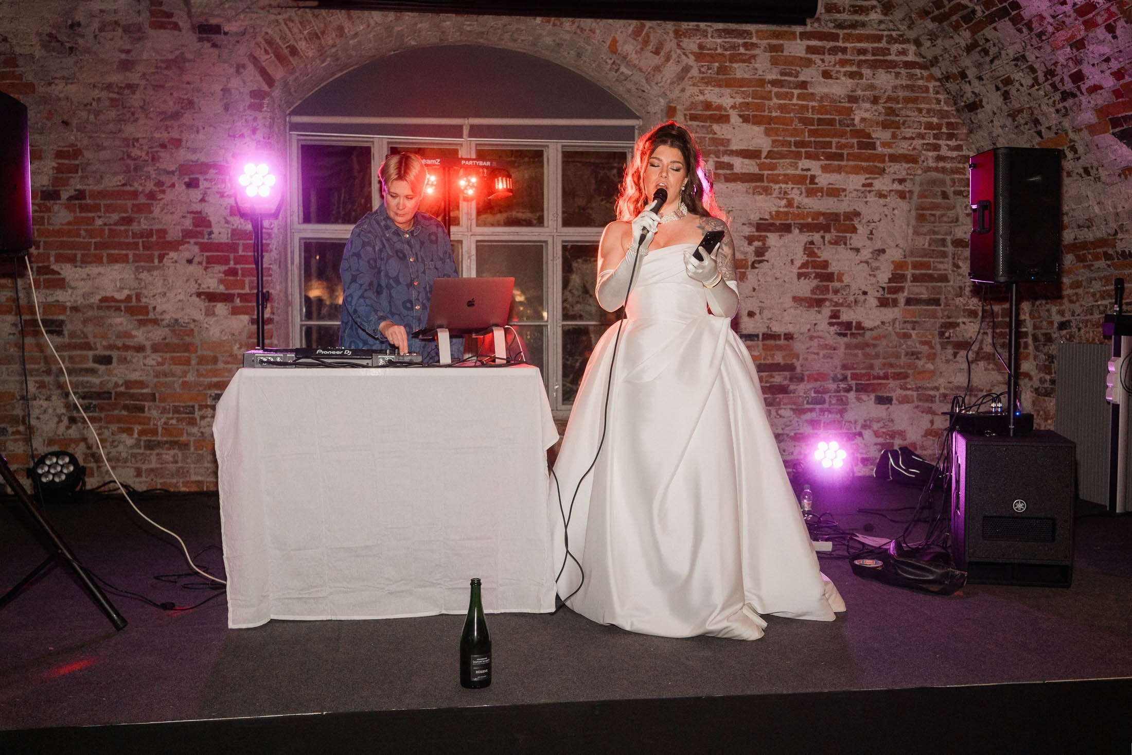 Alisa&Aarne, Uspenski katedraali ja Tenalji von Fersen. StudioHappyMoment — Fine Art Wedding Photographer in Italy, France, Spain & Finland