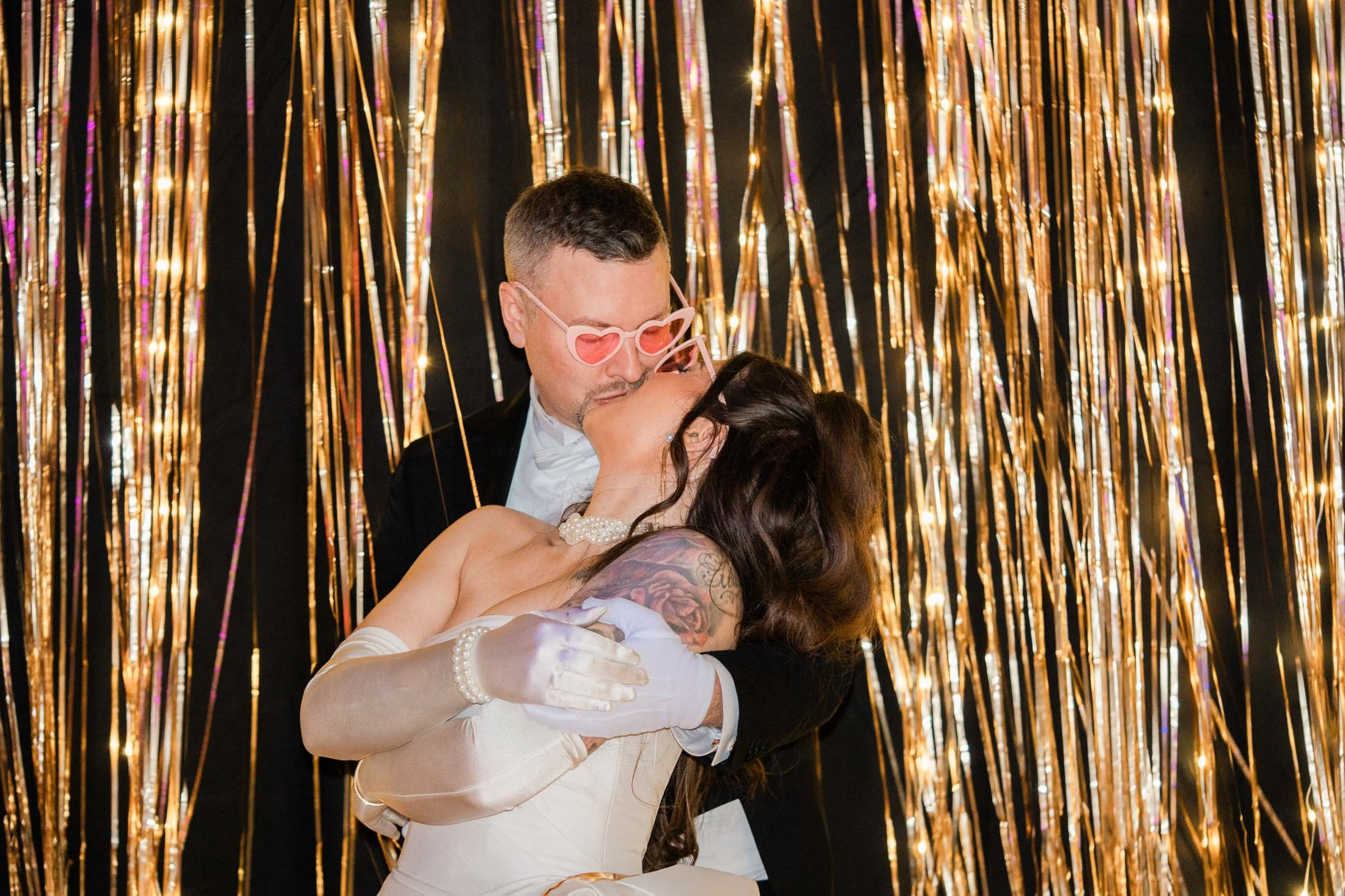 Alisa&Aarne, Uspenski katedraali ja Tenalji von Fersen. StudioHappyMoment — Fine Art Wedding Photographer in Italy, France, Spain & Finland