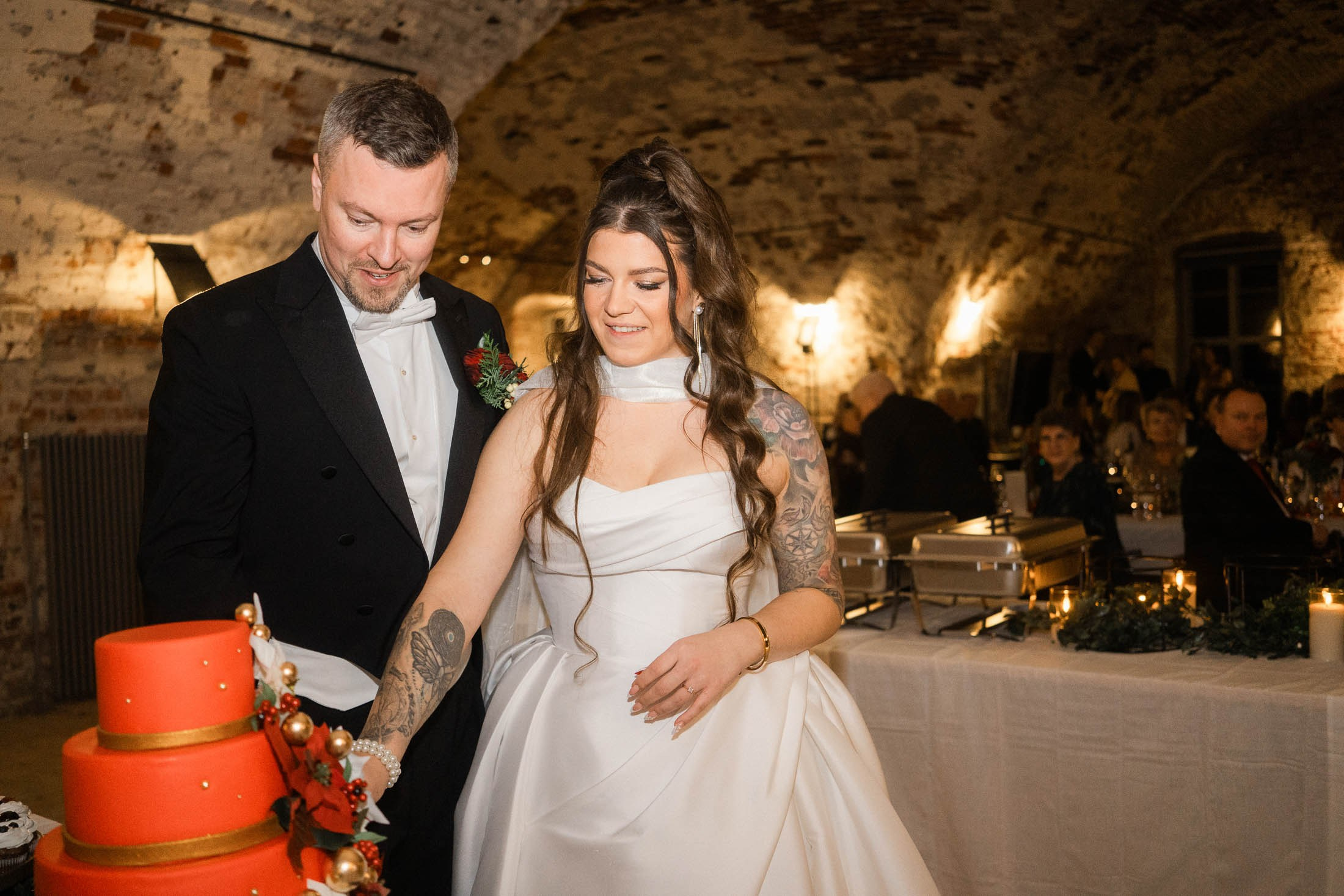 Alisa&Aarne, Uspenski katedraali ja Tenalji von Fersen. StudioHappyMoment — Fine Art Wedding Photographer in Italy, France, Spain & Finland