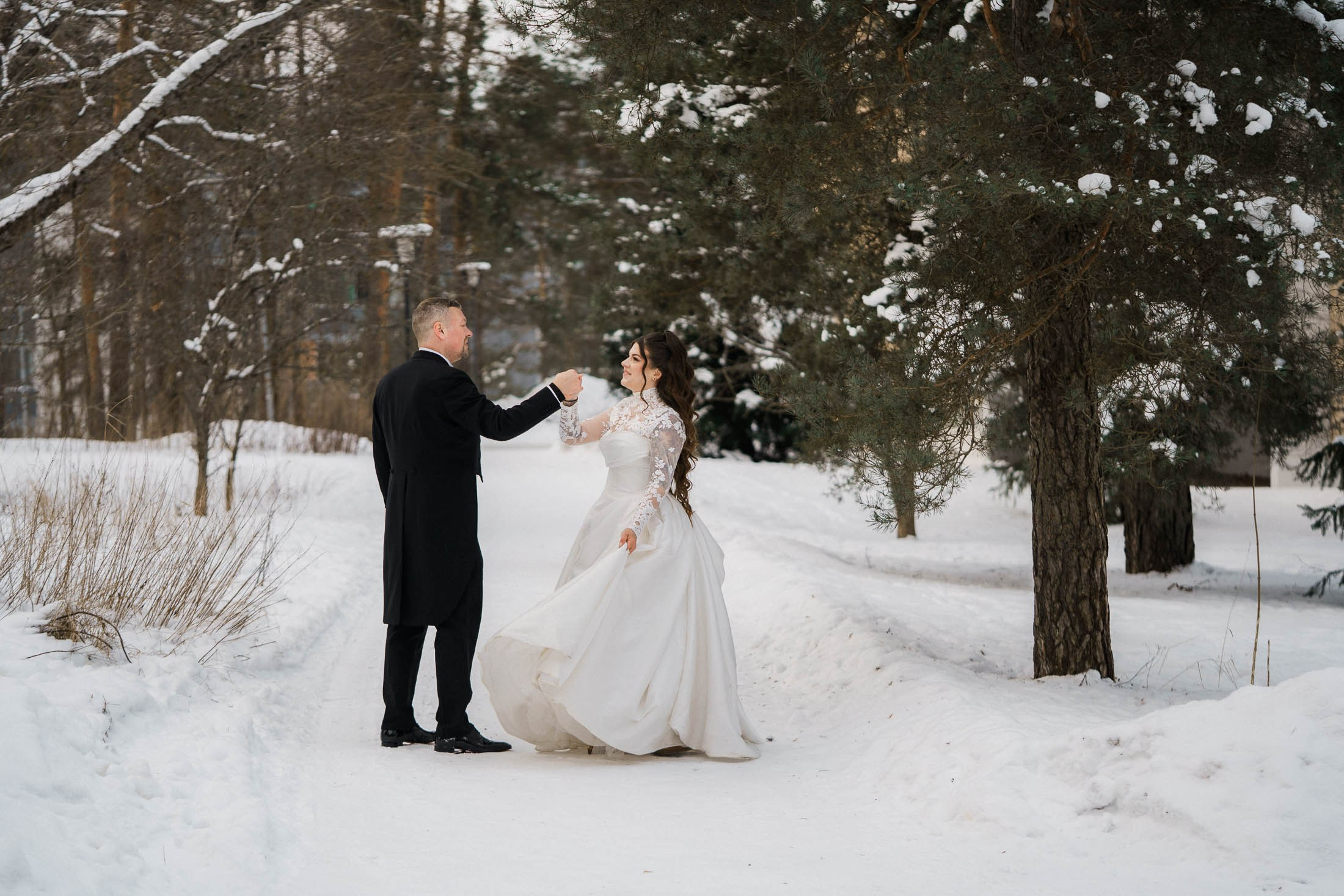 Alisa&Aarne, Uspenski katedraali ja Tenalji von Fersen. StudioHappyMoment — Fine Art Wedding Photographer in Italy, France, Spain & Finland