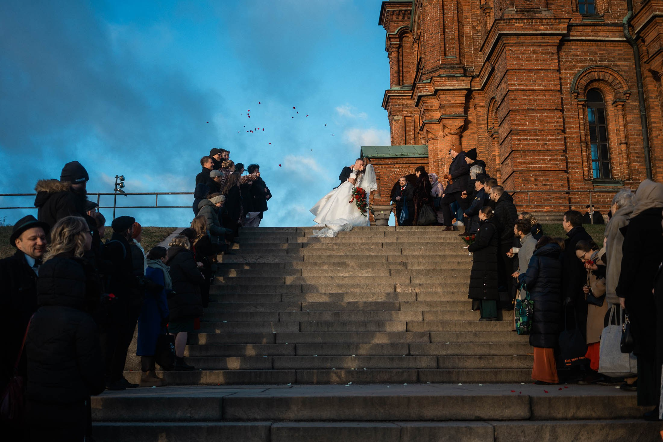 Alisa&Aarne, Uspenski katedraali ja Tenalji von Fersen. StudioHappyMoment — Fine Art Wedding Photographer in Italy, France, Spain & Finland