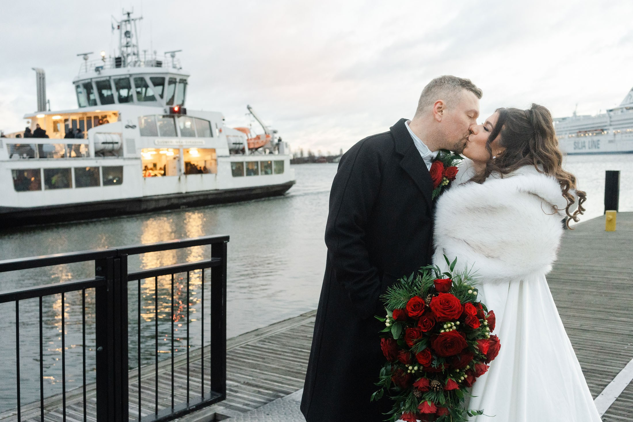 Alisa&Aarne, Uspenski katedraali ja Tenalji von Fersen. StudioHappyMoment — Fine Art Wedding Photographer in Italy, France, Spain & Finland